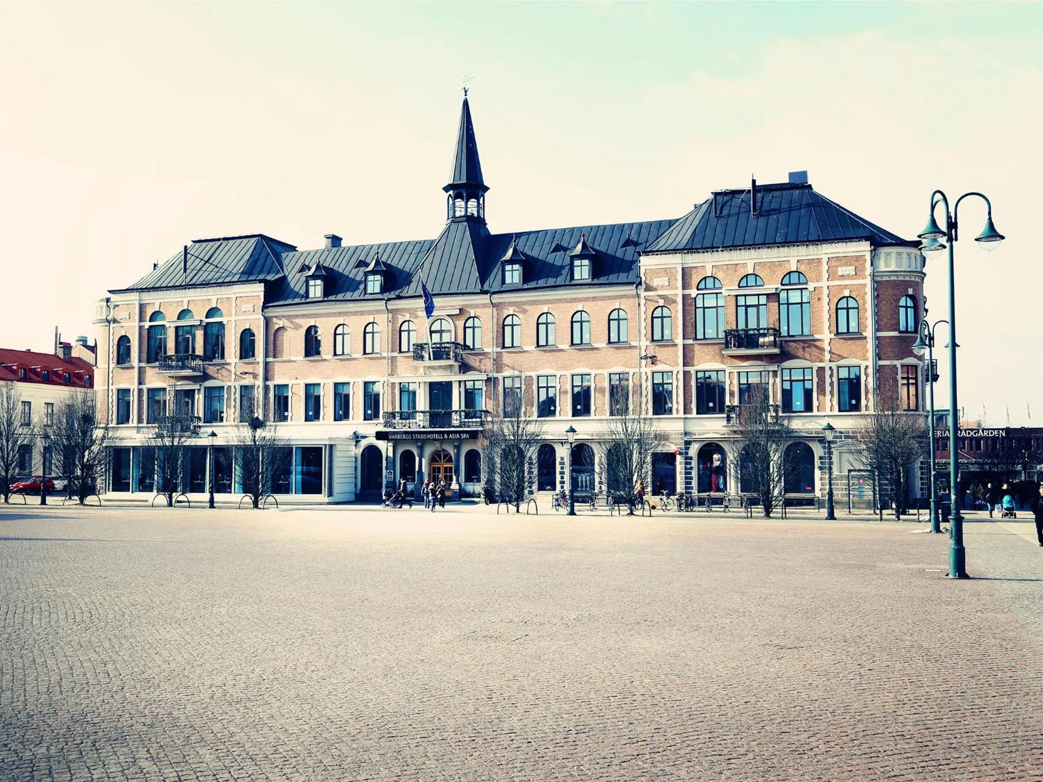 Facade/entrance in Varbergs Stadshotell & Asia Spa