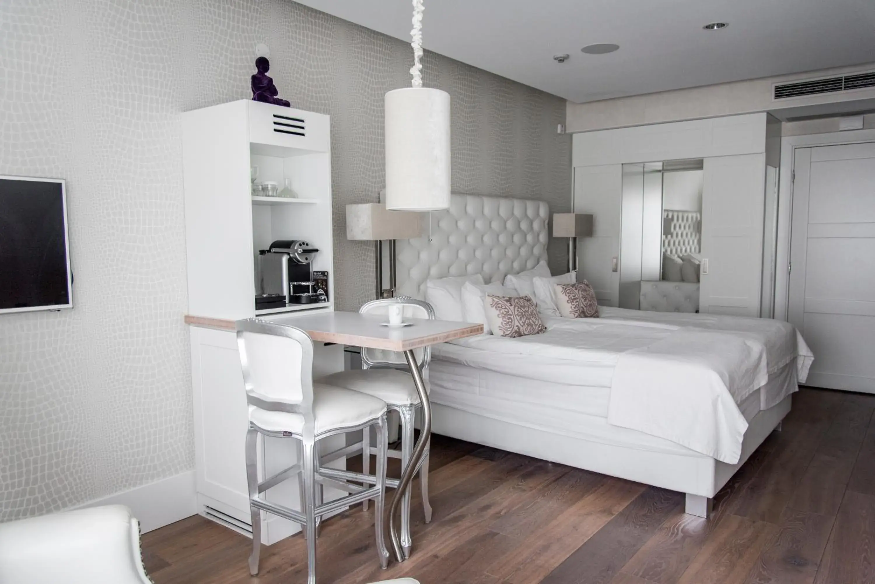 Luxury Double Room - single occupancy - Spa not included in Varbergs Stadshotell & Asia Spa Luxury Double Room - single occupancy - Spa not included in Varbergs Stadshotell & Asia Spa