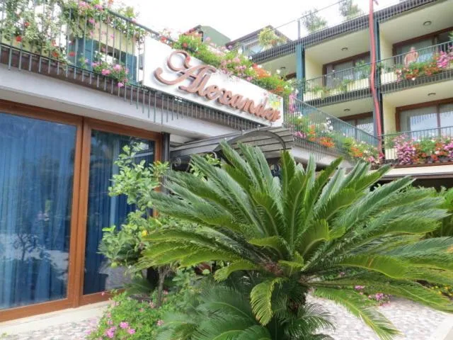 Facade/entrance in Hotel Alexander