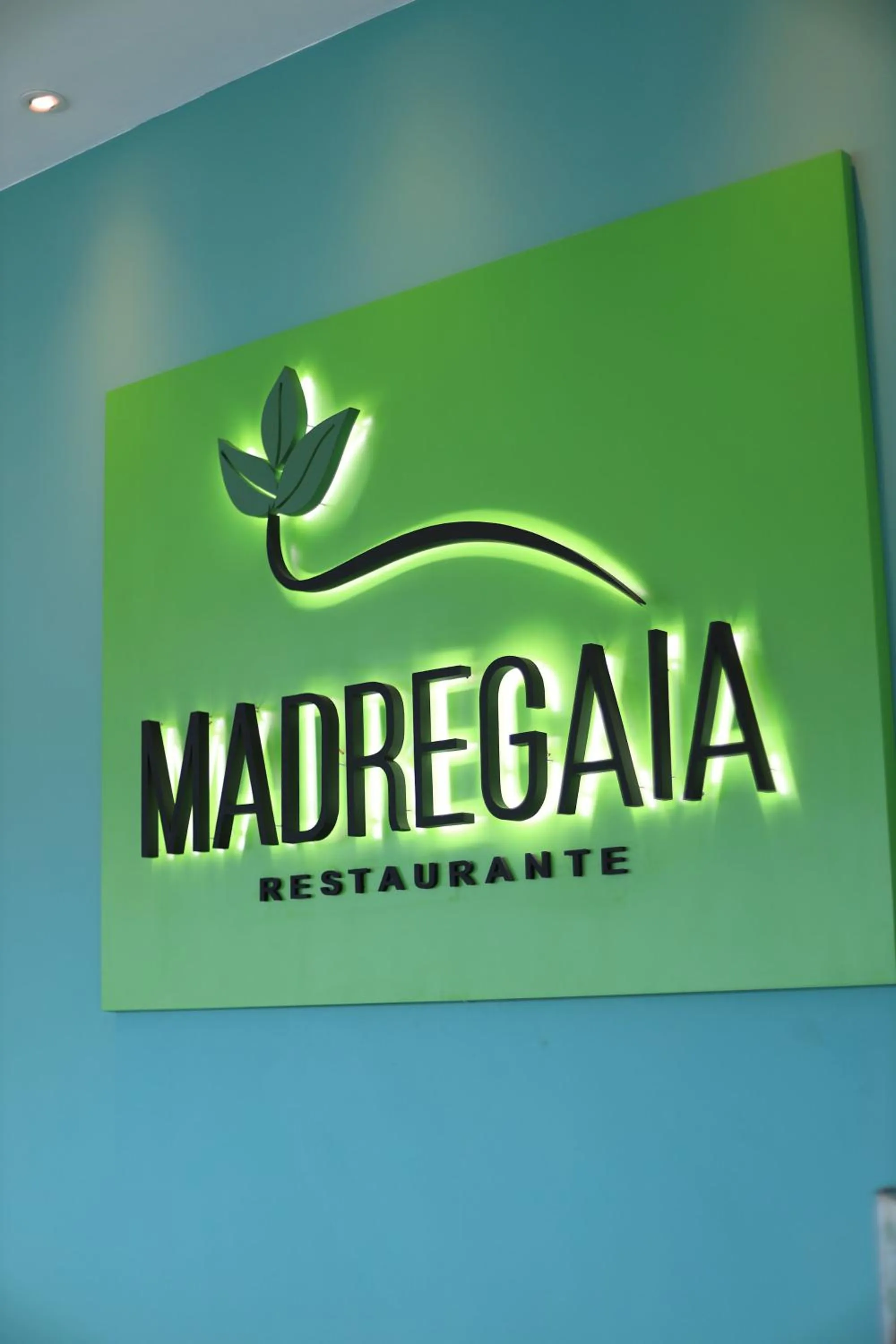 Property logo or sign in eSuites Hotel Recreio Shopping