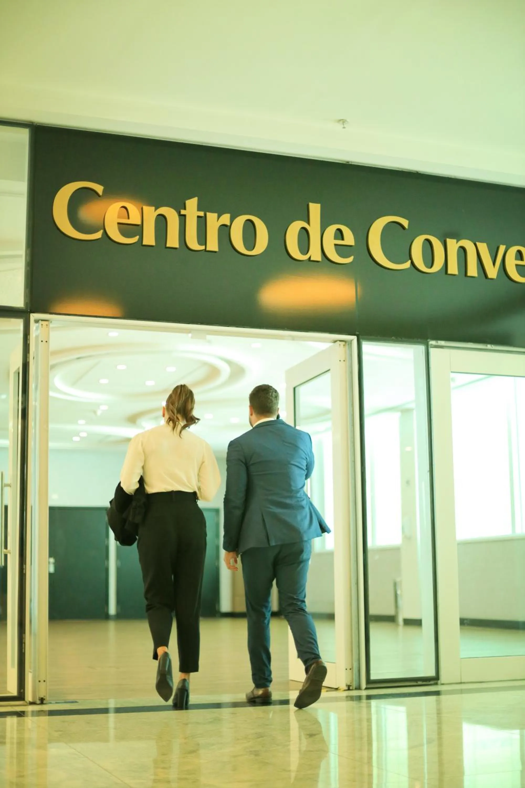 People in eSuites Hotel Recreio Shopping