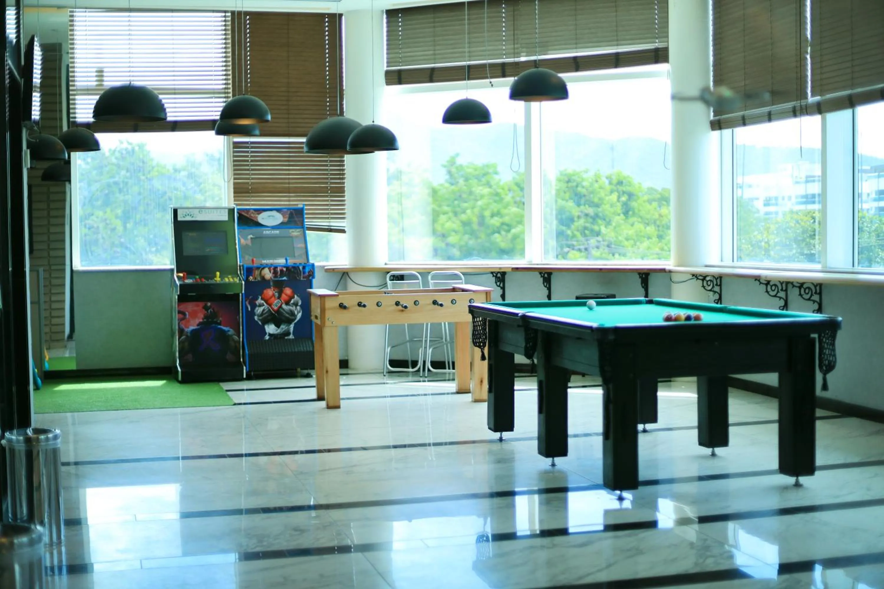 Game Room in eSuites Hotel Recreio Shopping