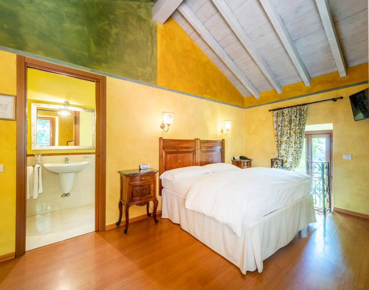 Bed in La Griglia Hotel