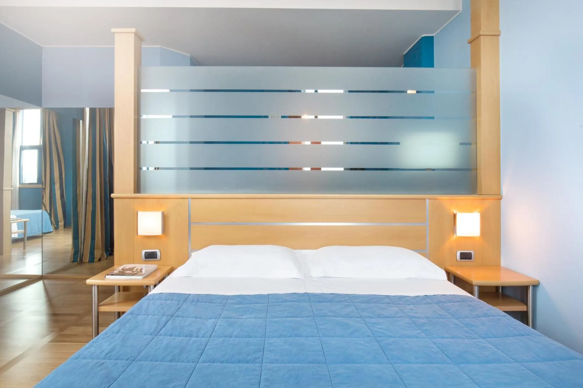 TV and multimedia, Bed in Garda Hotel