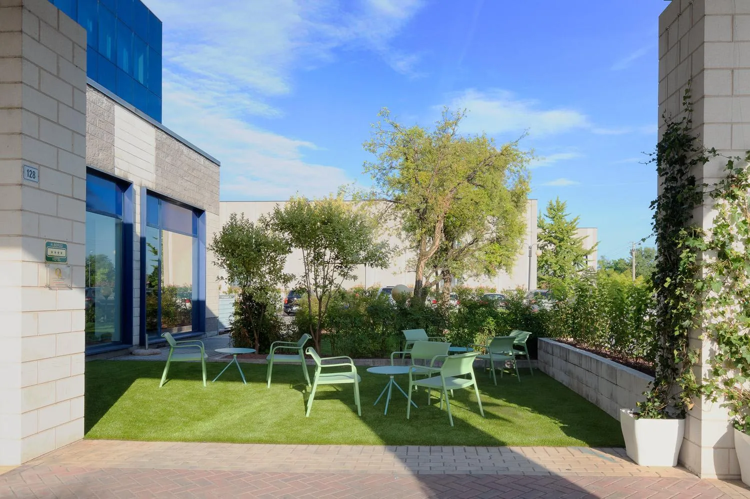 Facade/entrance in Garda Hotel