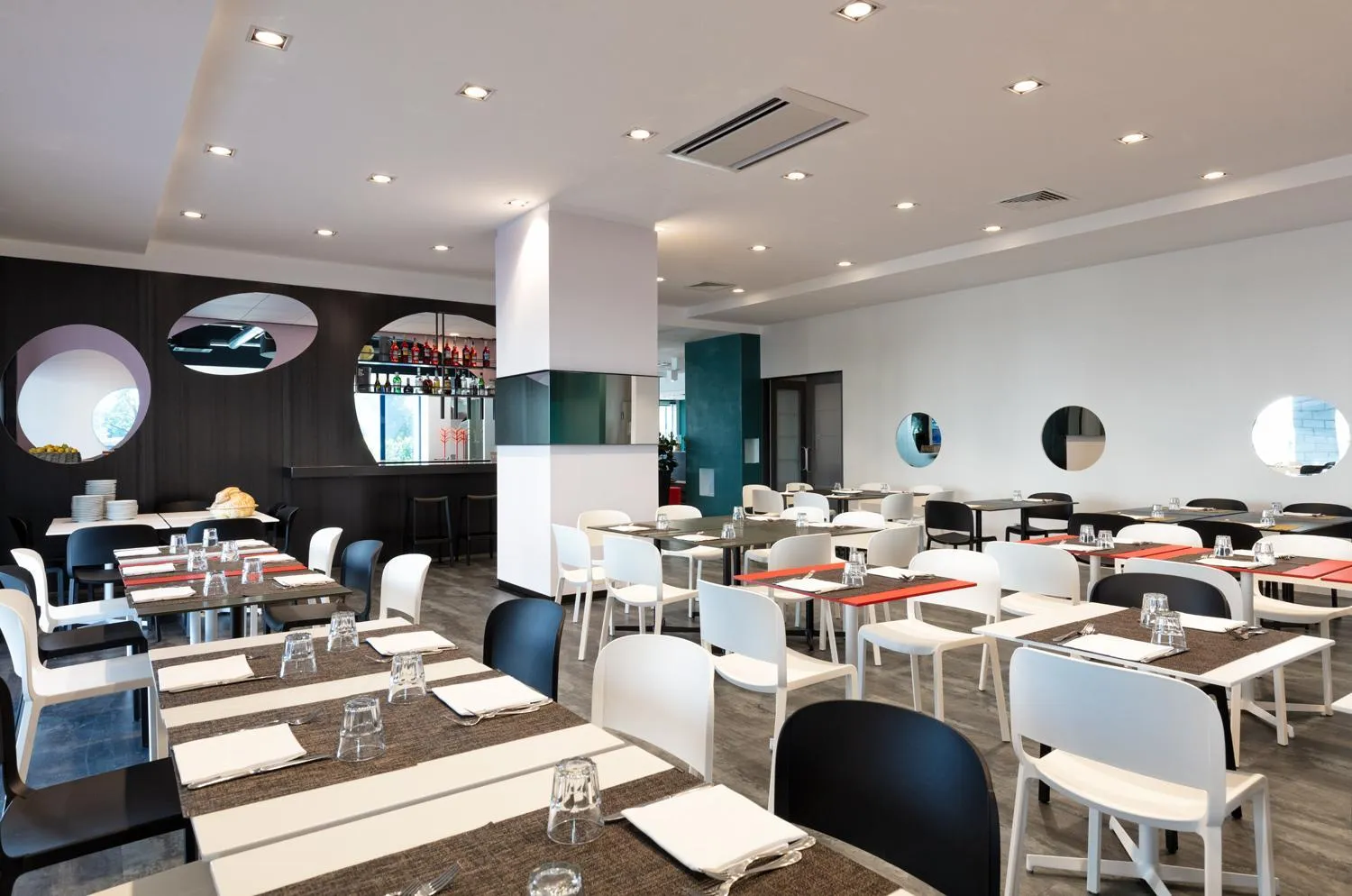 Restaurant/places to eat in Garda Hotel