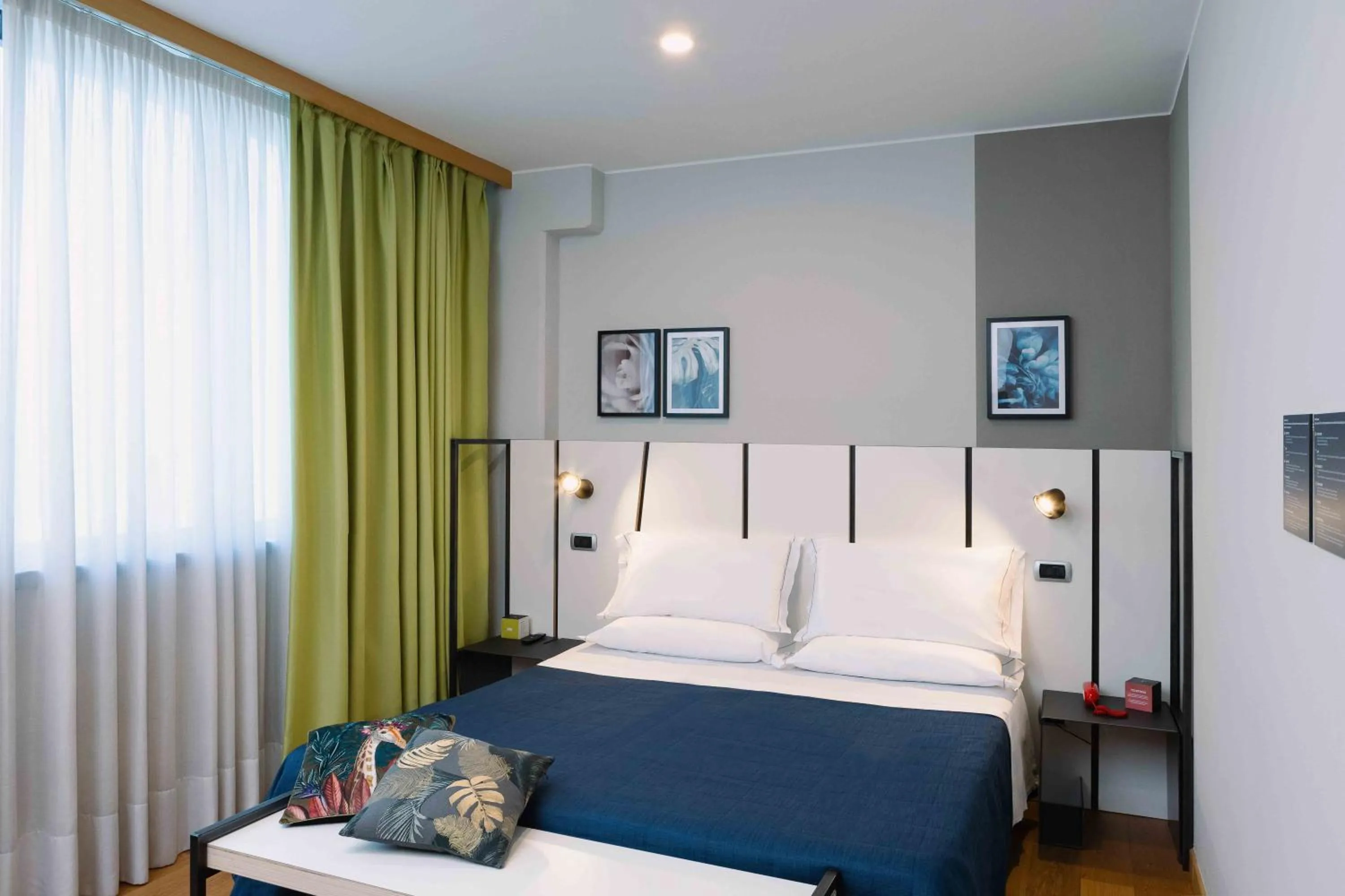 Bedroom, Bed in Garda Hotel