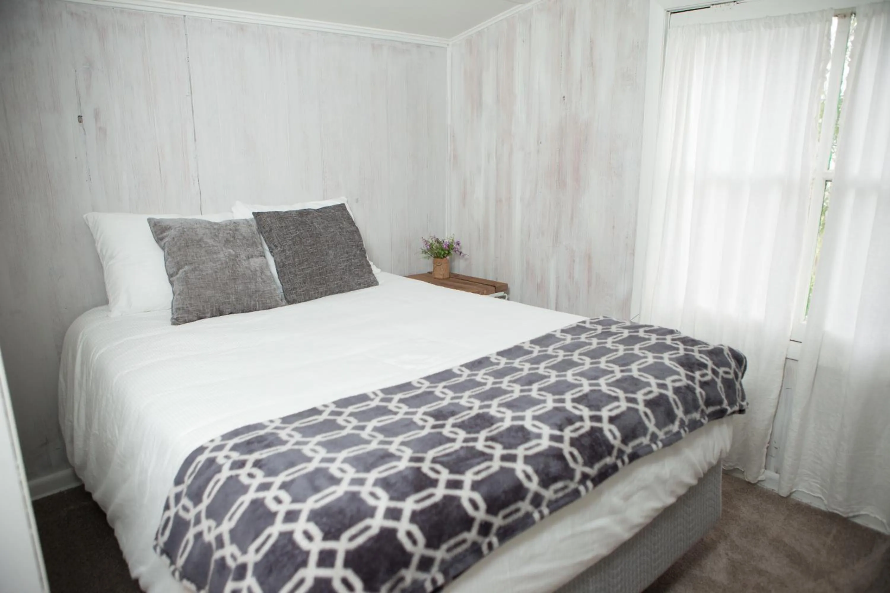 Bedroom, Bed in Mission Springs Resort