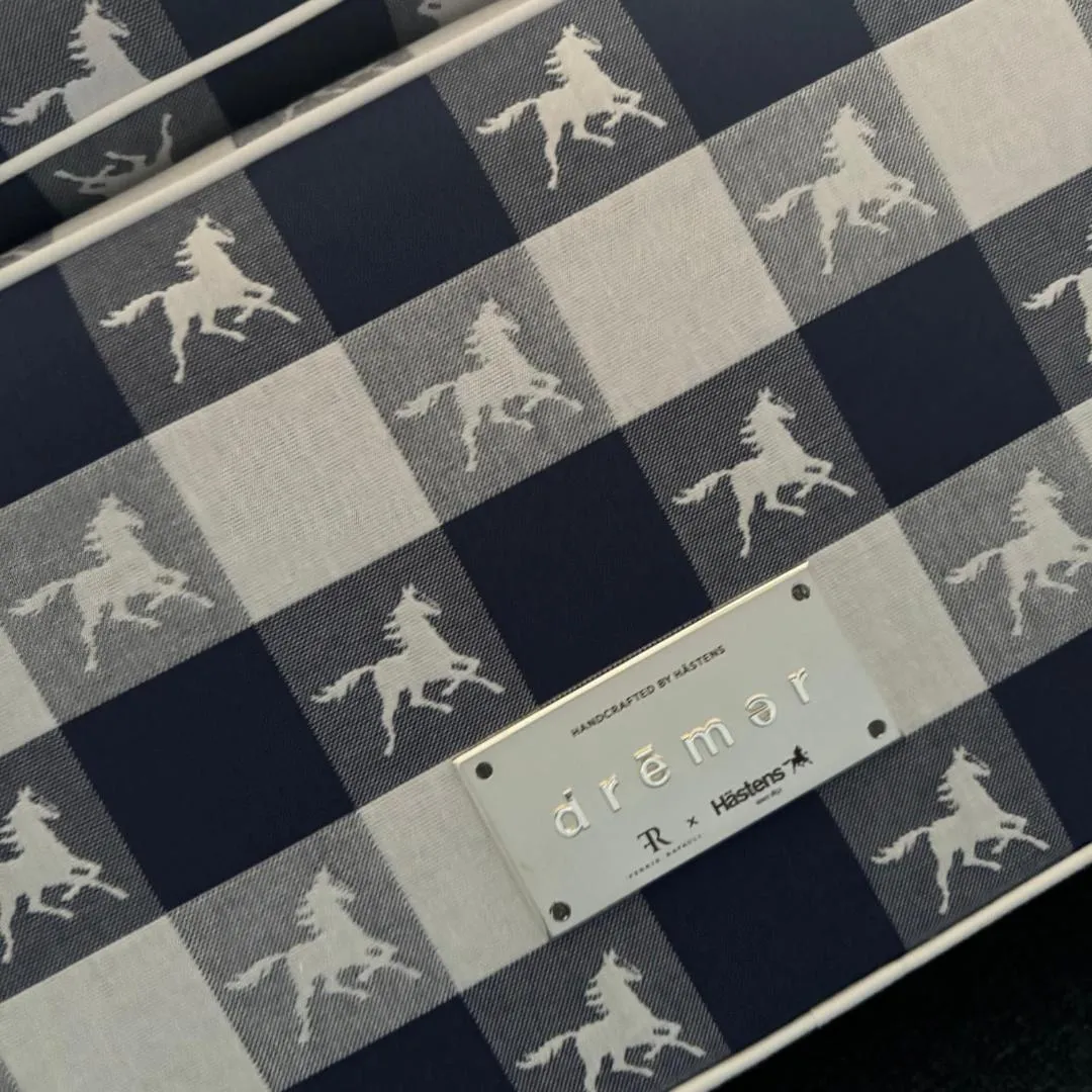 Bed in Hotell Gillet i Köping