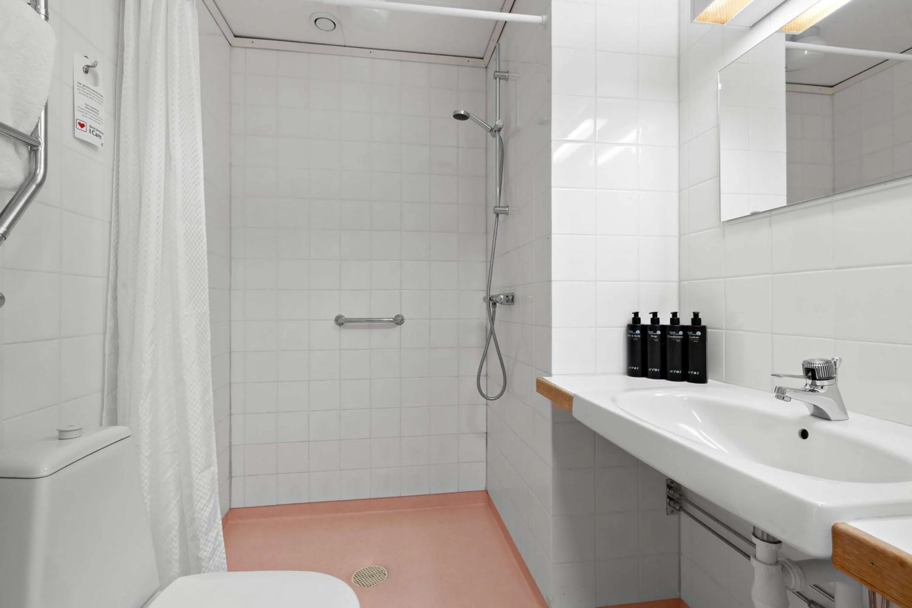 Bathroom in Best Western Hotell Lerdalshoejden