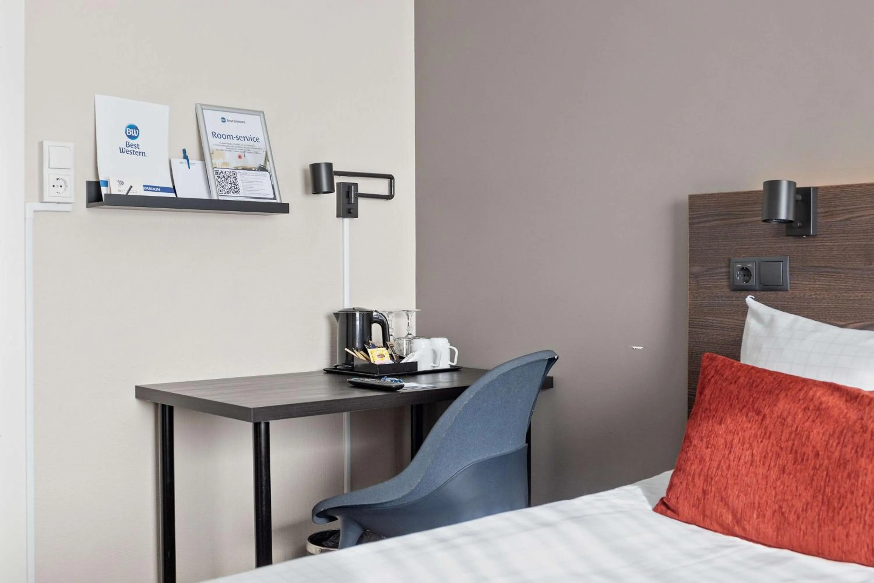 Bedroom, Bed in Best Western Hotel Savoy