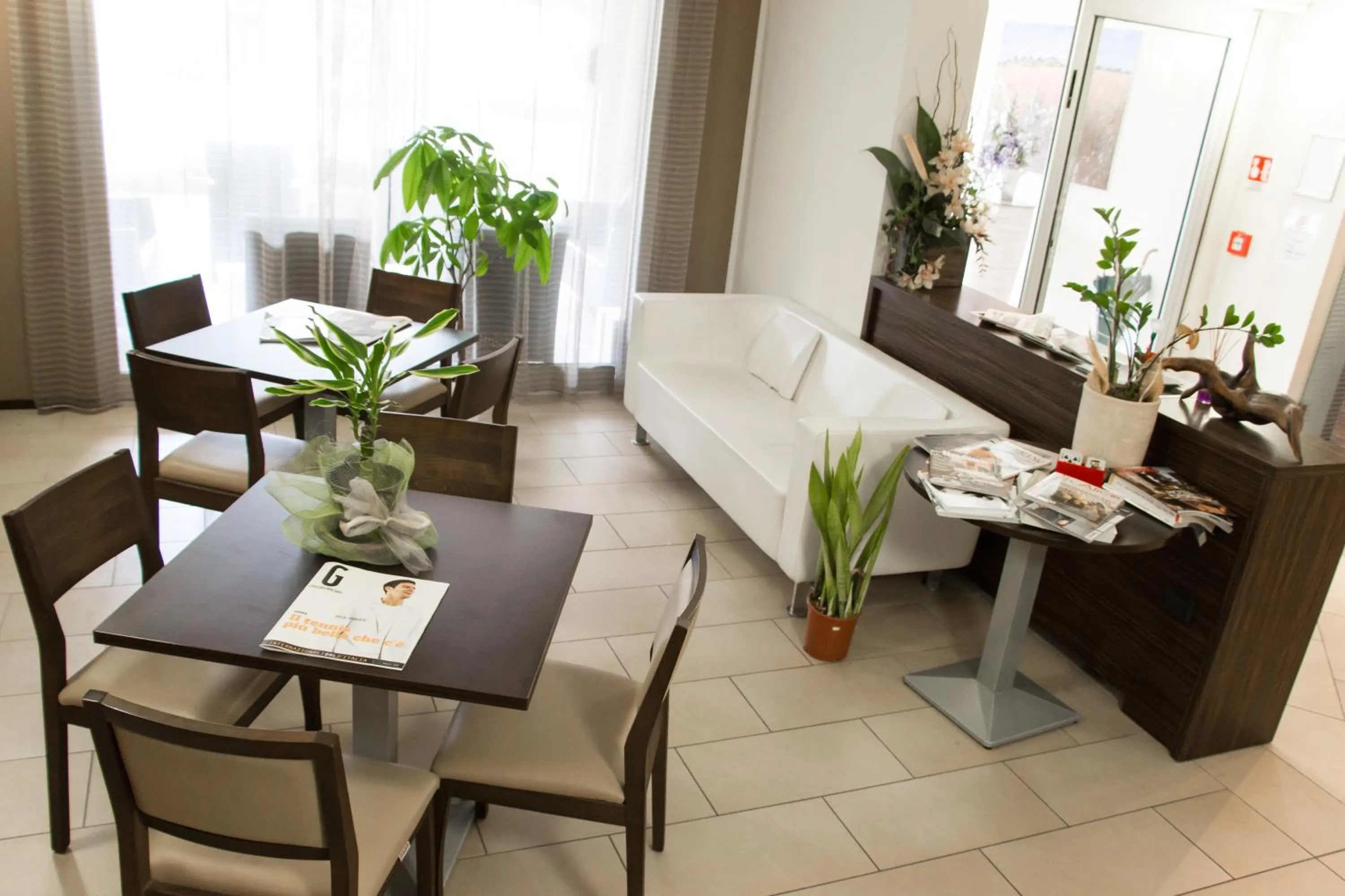 Communal lounge/ TV room in Hotel Fontanelle