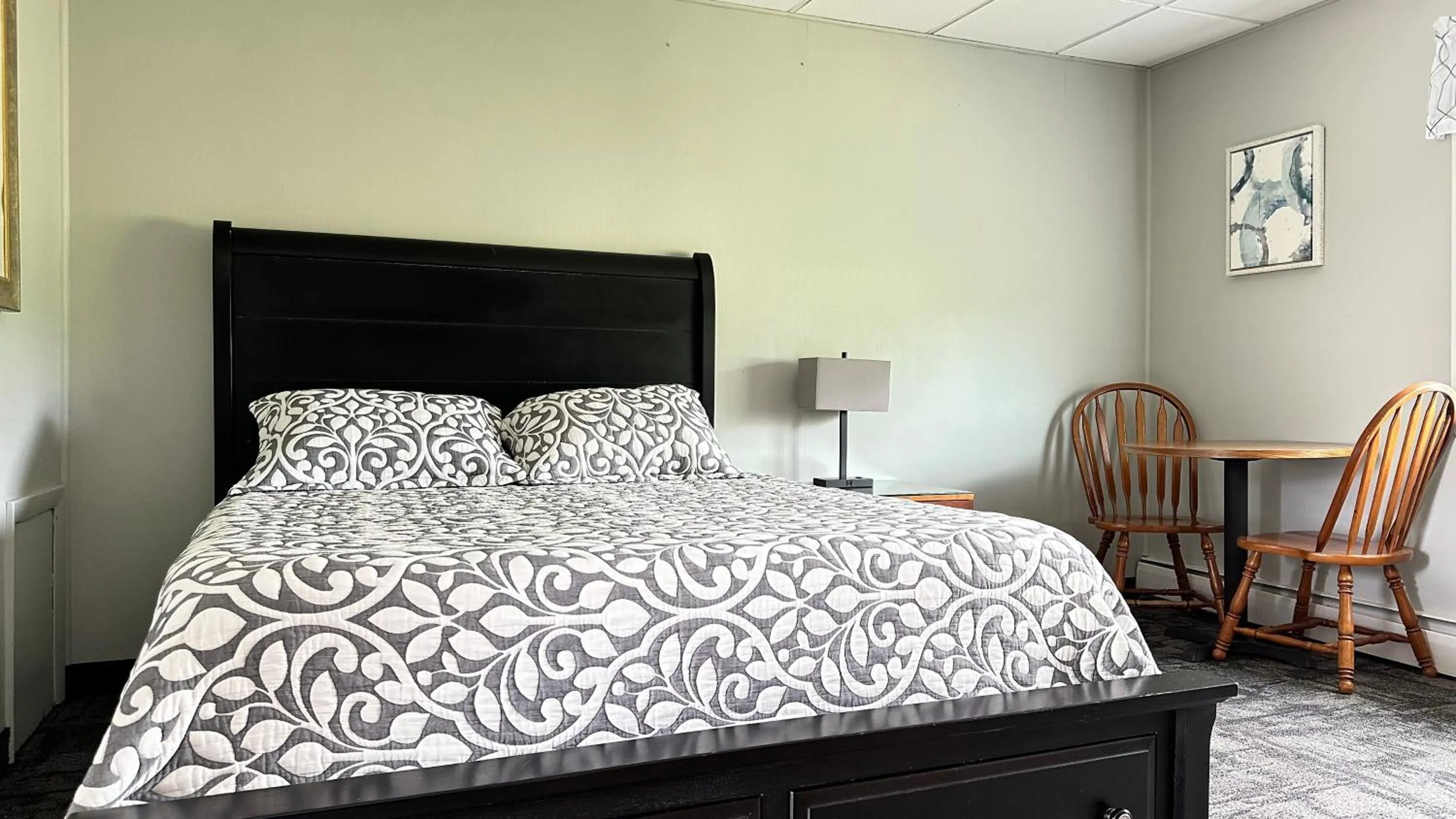 Photo of the whole room, Bed in Colonial Valley Motel