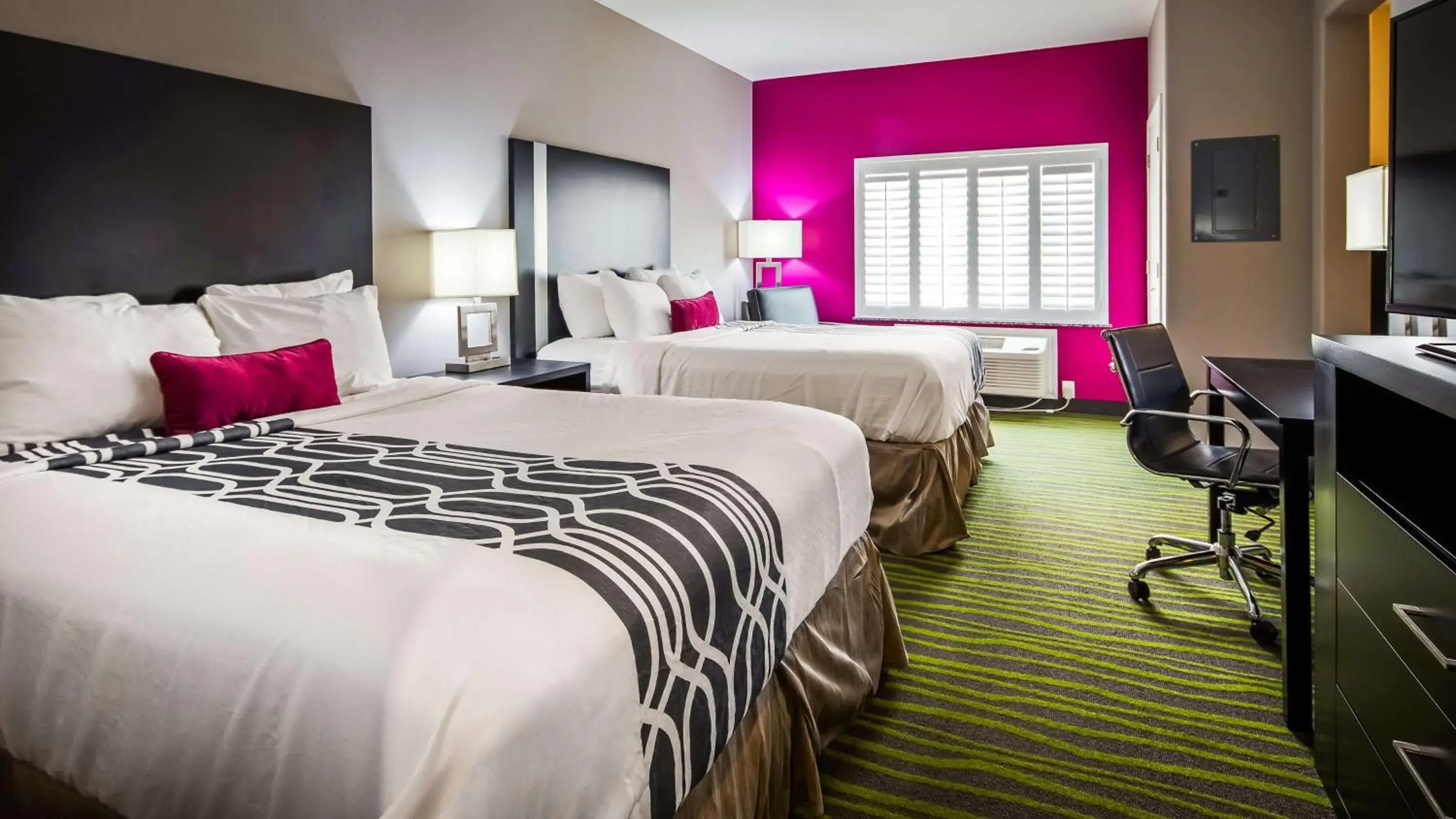 Queen Room with Two Queen Beds - Non-Smoking in Best Western Plus Dilley Inn & Suites Queen Room with Two Queen Beds - Non-Smoking in Best Western Plus Dilley Inn & Suites