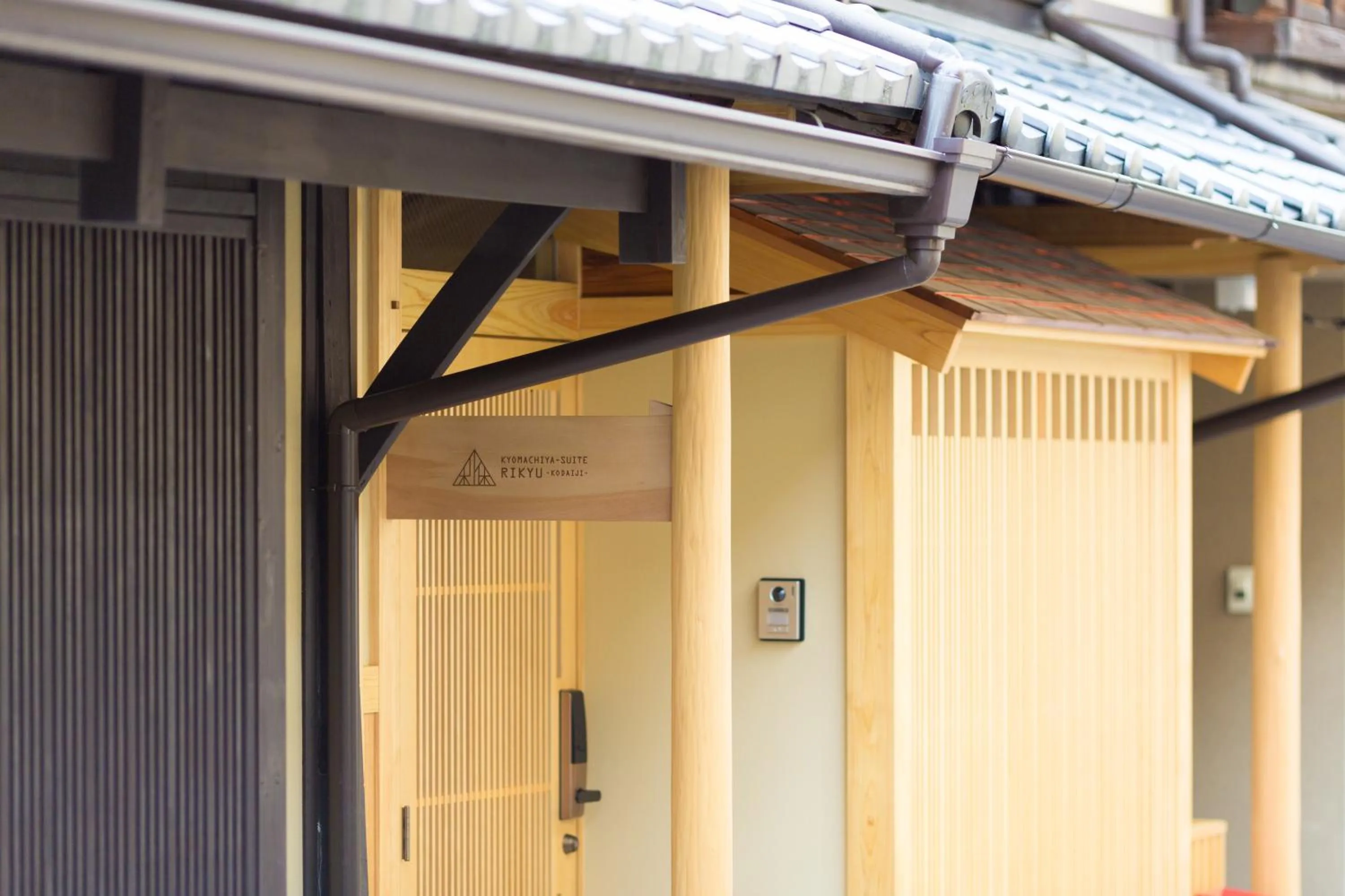 Facade/entrance in Kyomachiya Suite Rikyu