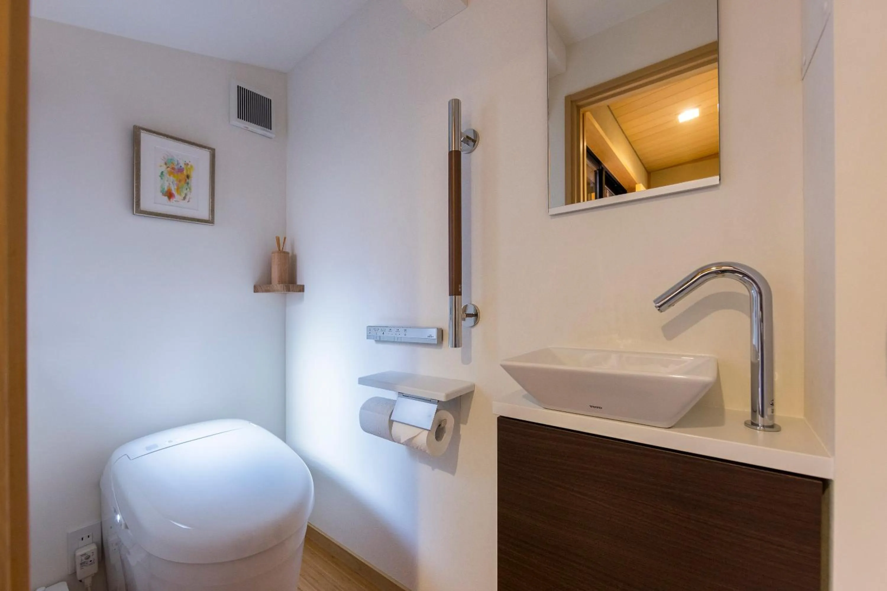 Toilet in Kyomachiya Suite Rikyu