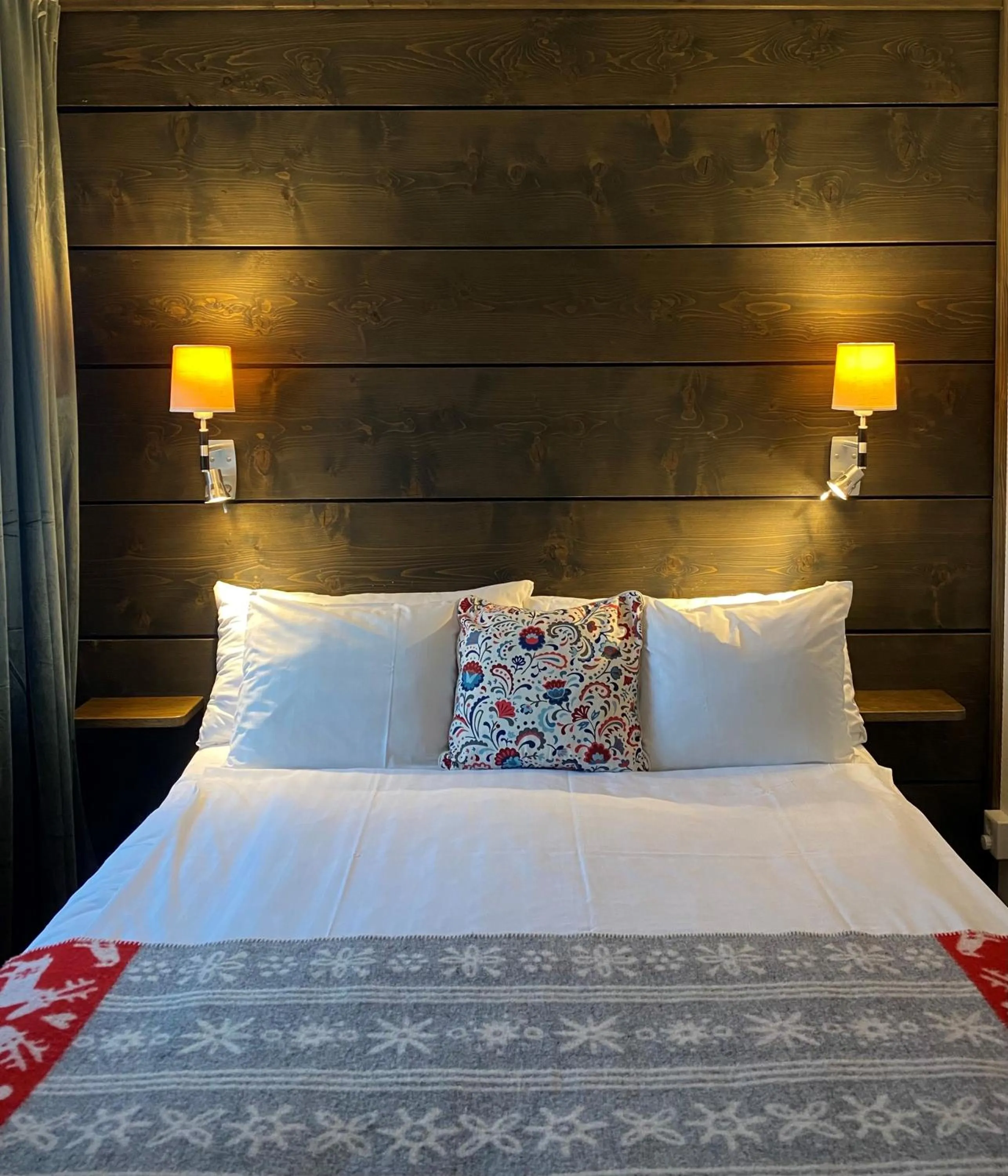 Property building, Bed in Hotel Jämteborg