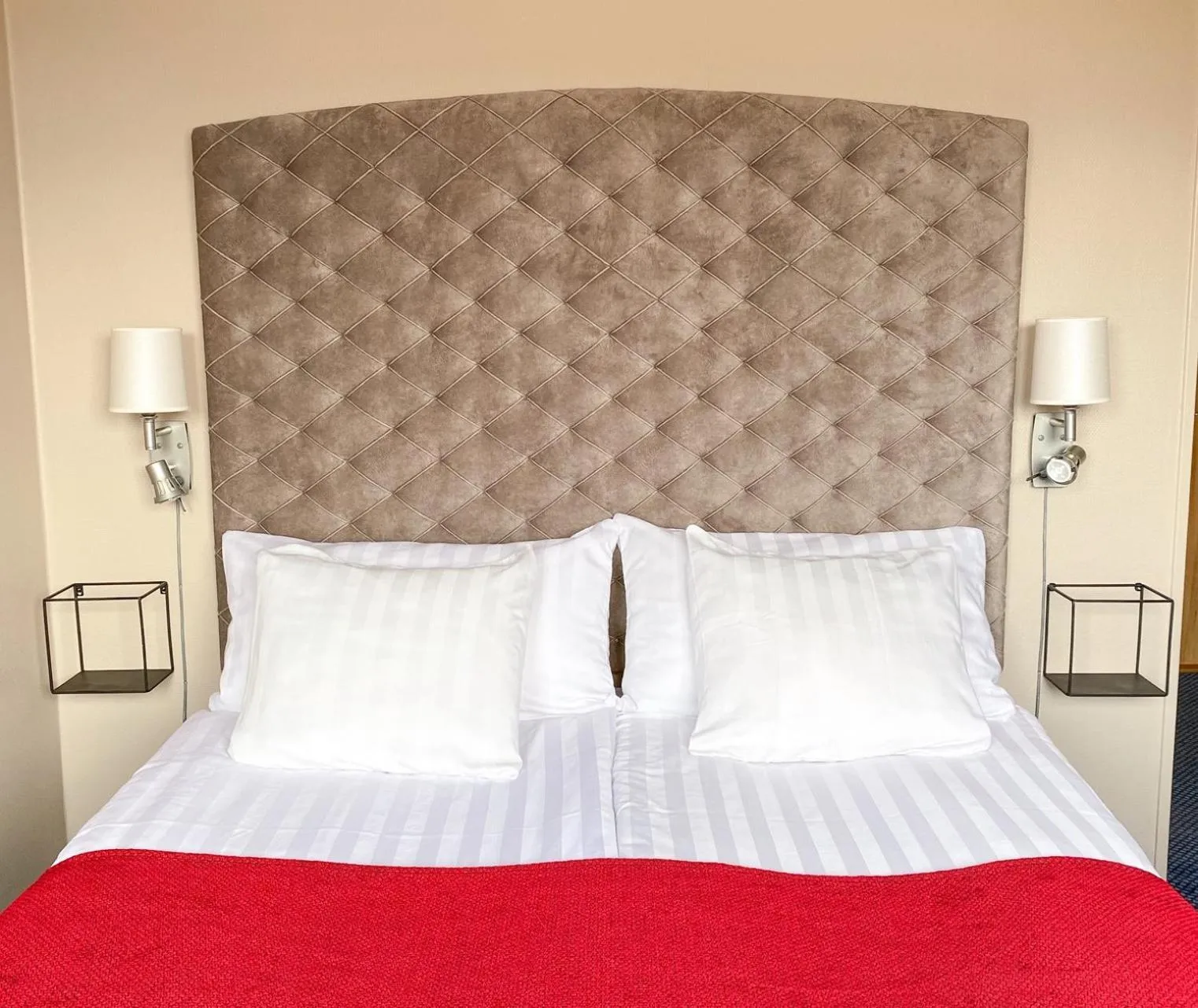 Bed in Hotel Jämteborg