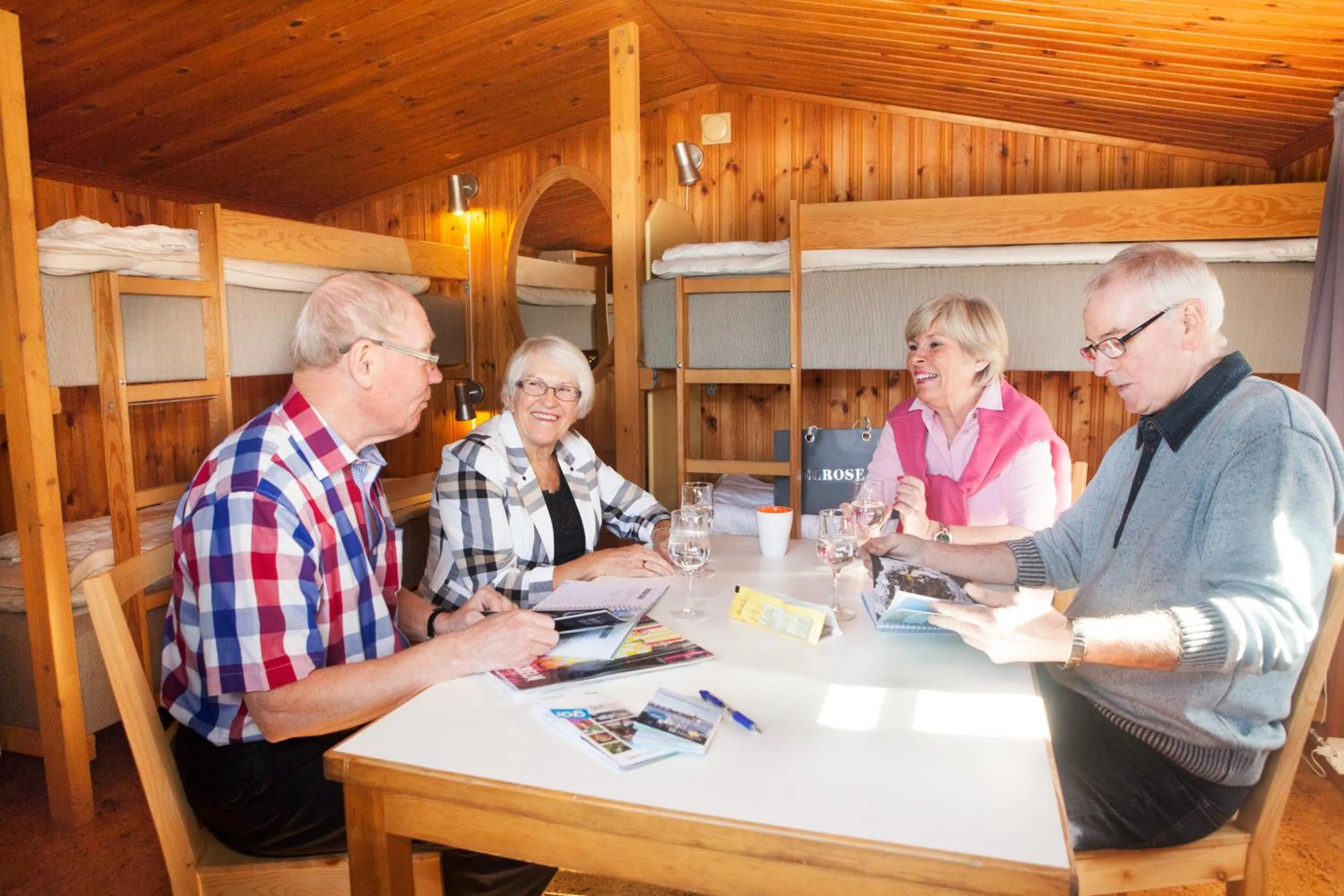 People in Lisebergsbyns Stugor