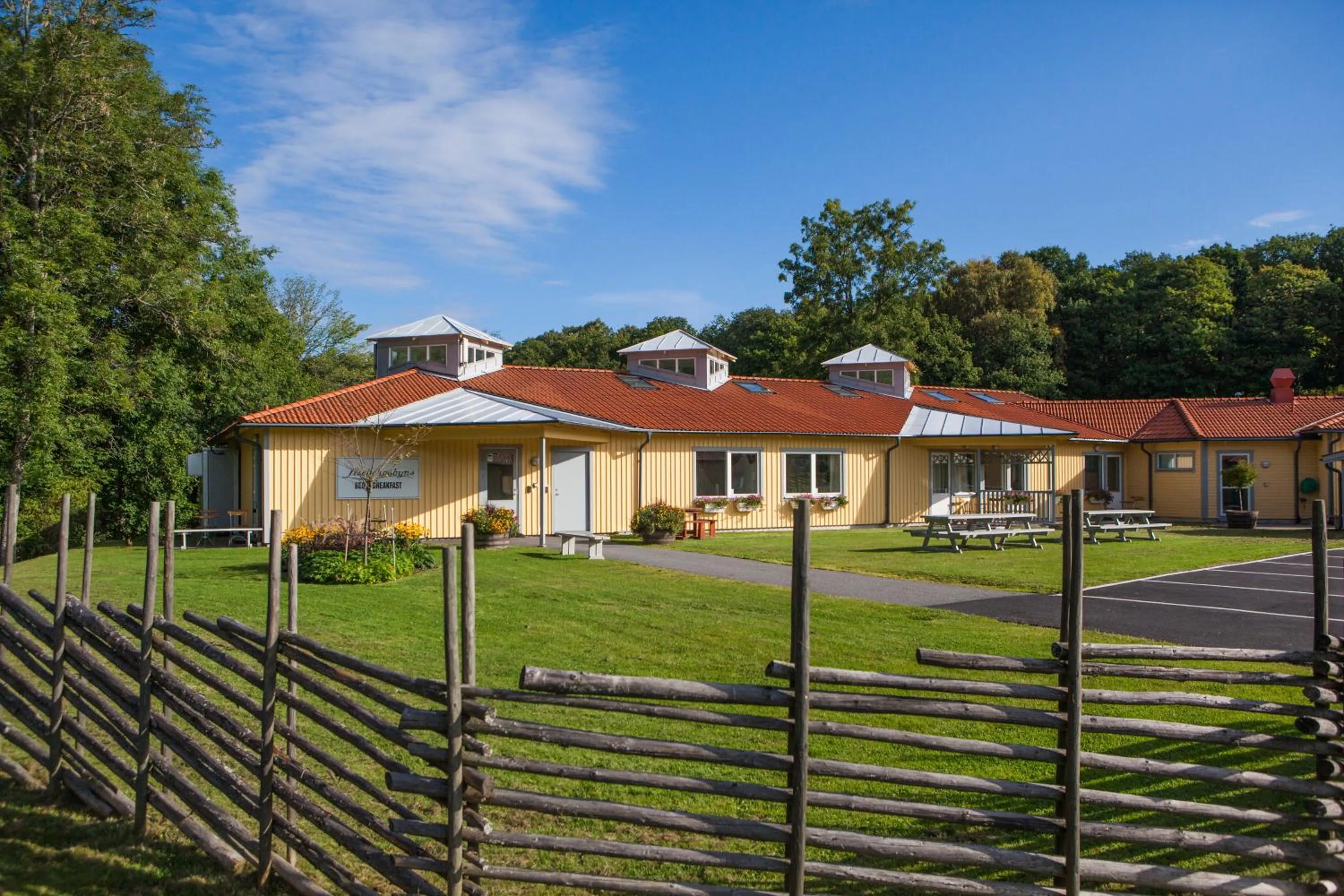 Facade/entrance in Lisebergsbyns Stugor