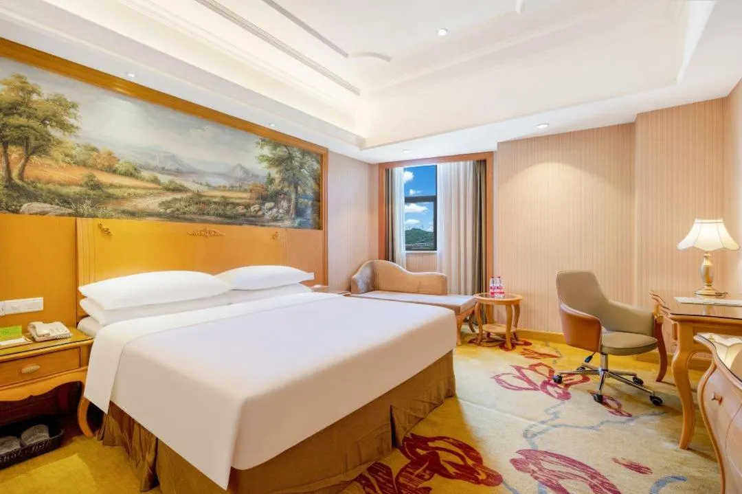 Bed in Vienna Hotel Shenzhen Guangming Guangqiao Road Tianliao