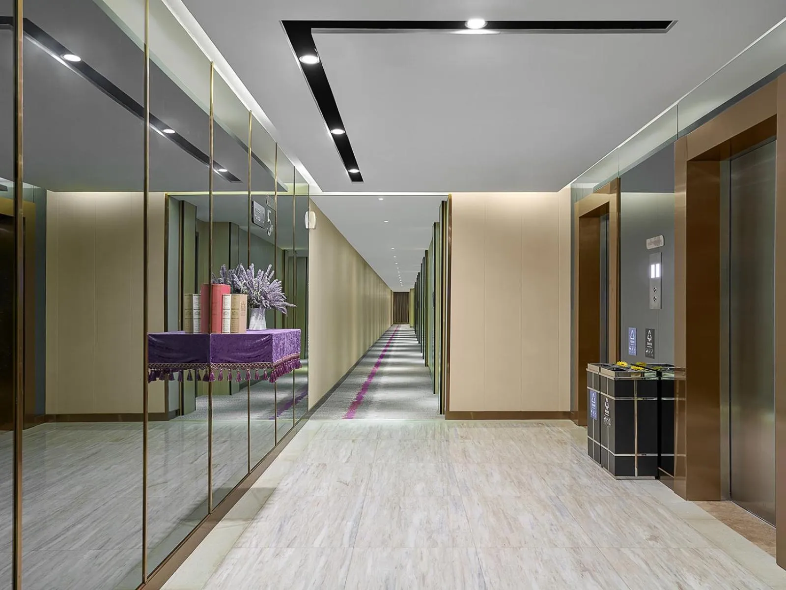 elevator in Lavande International Hotel Guangzhou Baiyun International Airport Branch - Free Shuttle Bus to Guangzhou Baiyun International Airport