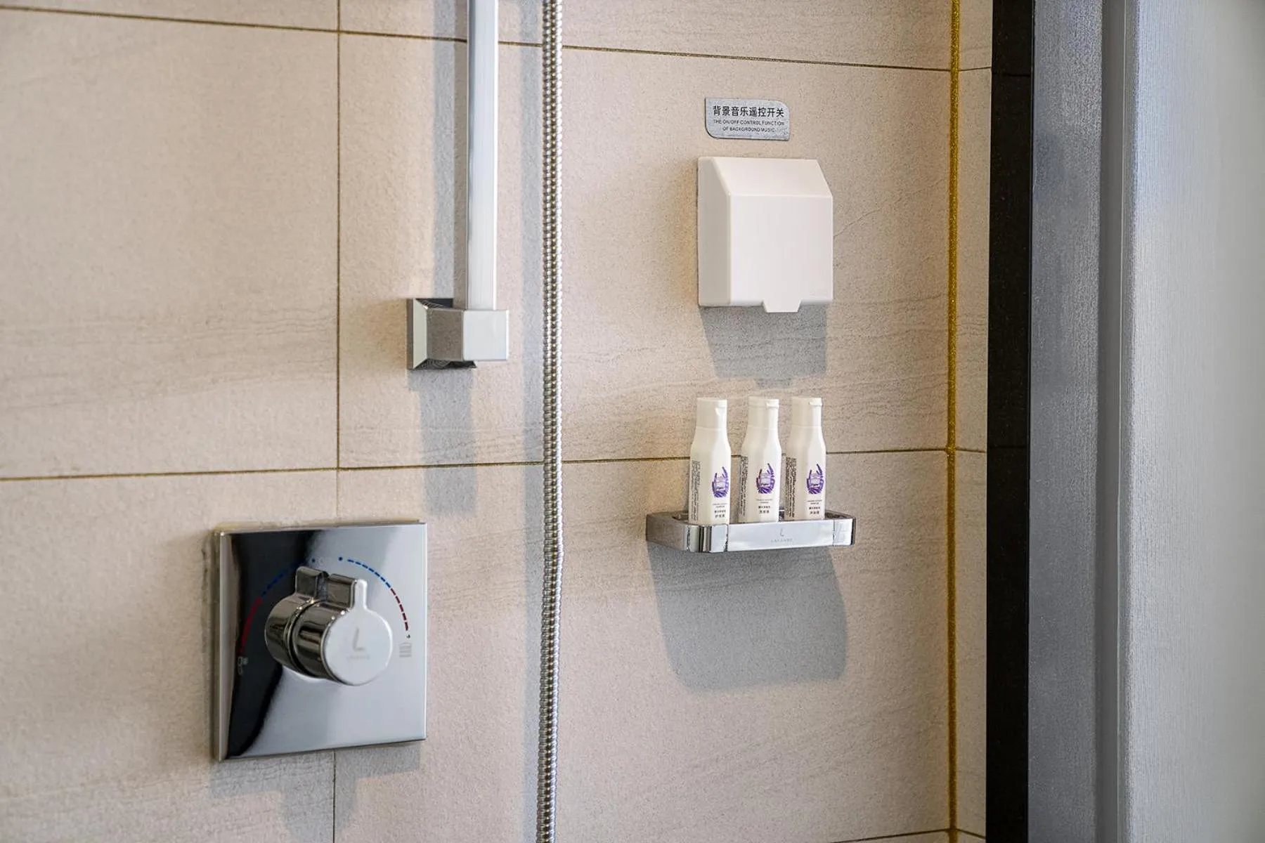 Shower in Lavande International Hotel Guangzhou Baiyun International Airport Branch - Free Shuttle Bus to Guangzhou Baiyun International Airport