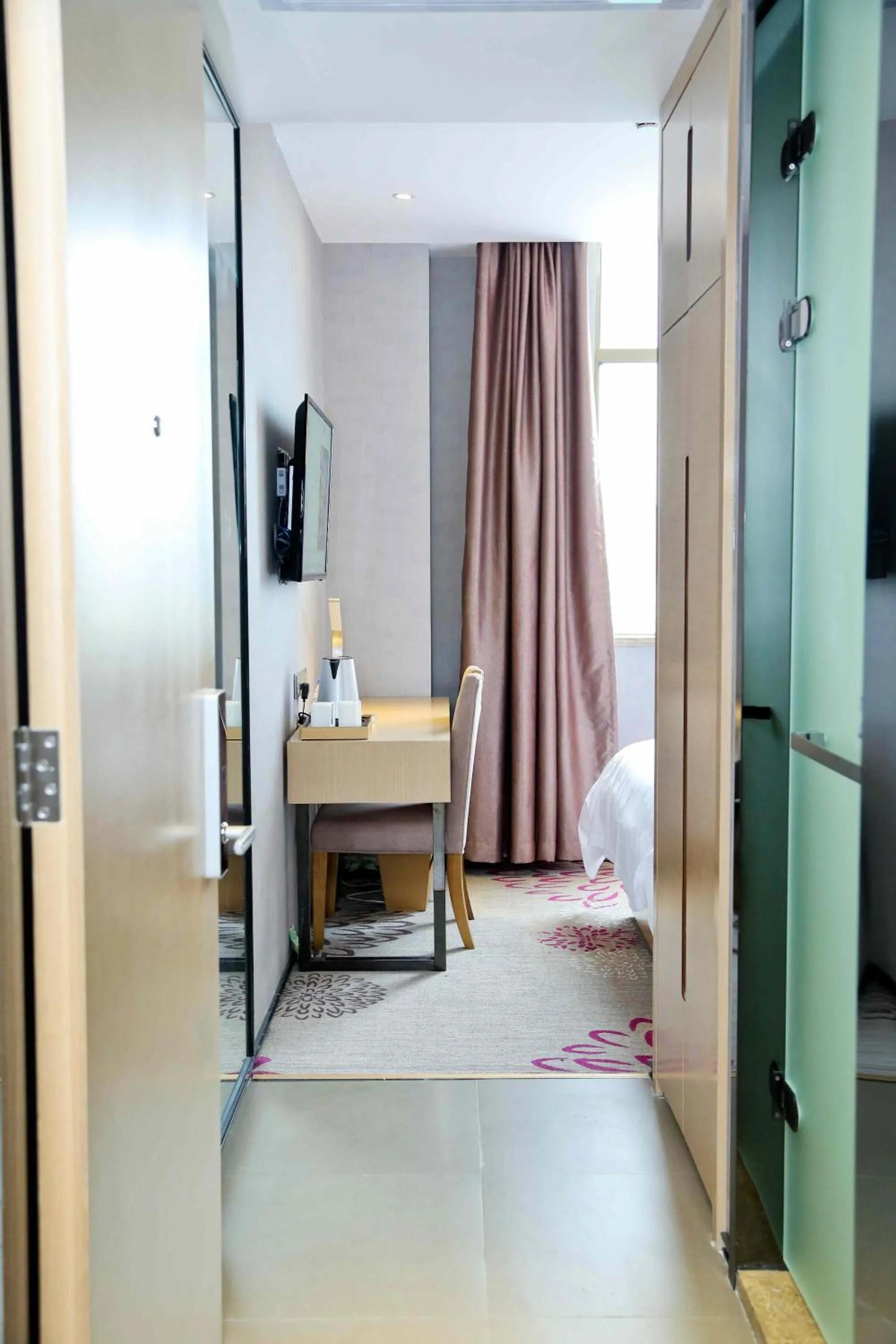 Decorative detail, Bed in Lavande Hotel Baiyun International Airport Branch