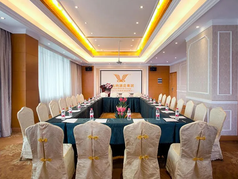 Vienna Classic Shenzhen Longhua Bus Station