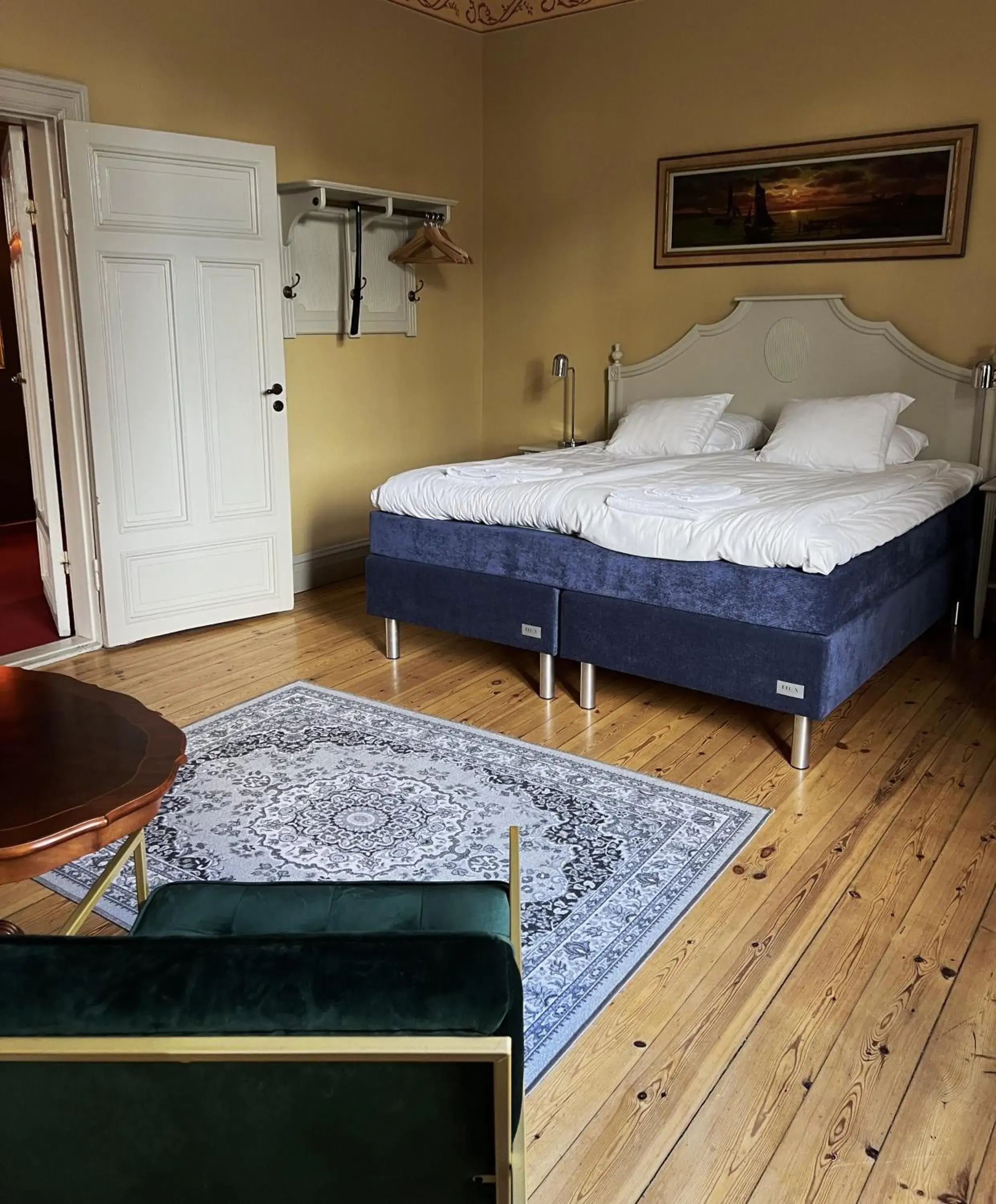 Deluxe Quadruple Room in Park Hotel Linköping Fawlty Towers Deluxe Quadruple Room in Park Hotel Linköping Fawlty Towers