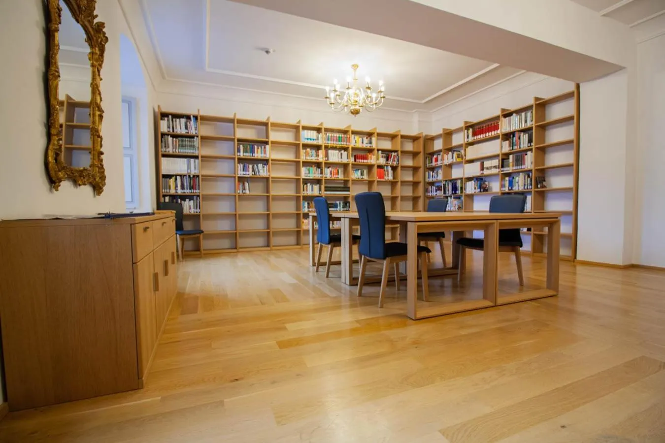 Library in Gästehaus St. Georg - Weltenburger Klosterbetriebe GmbH