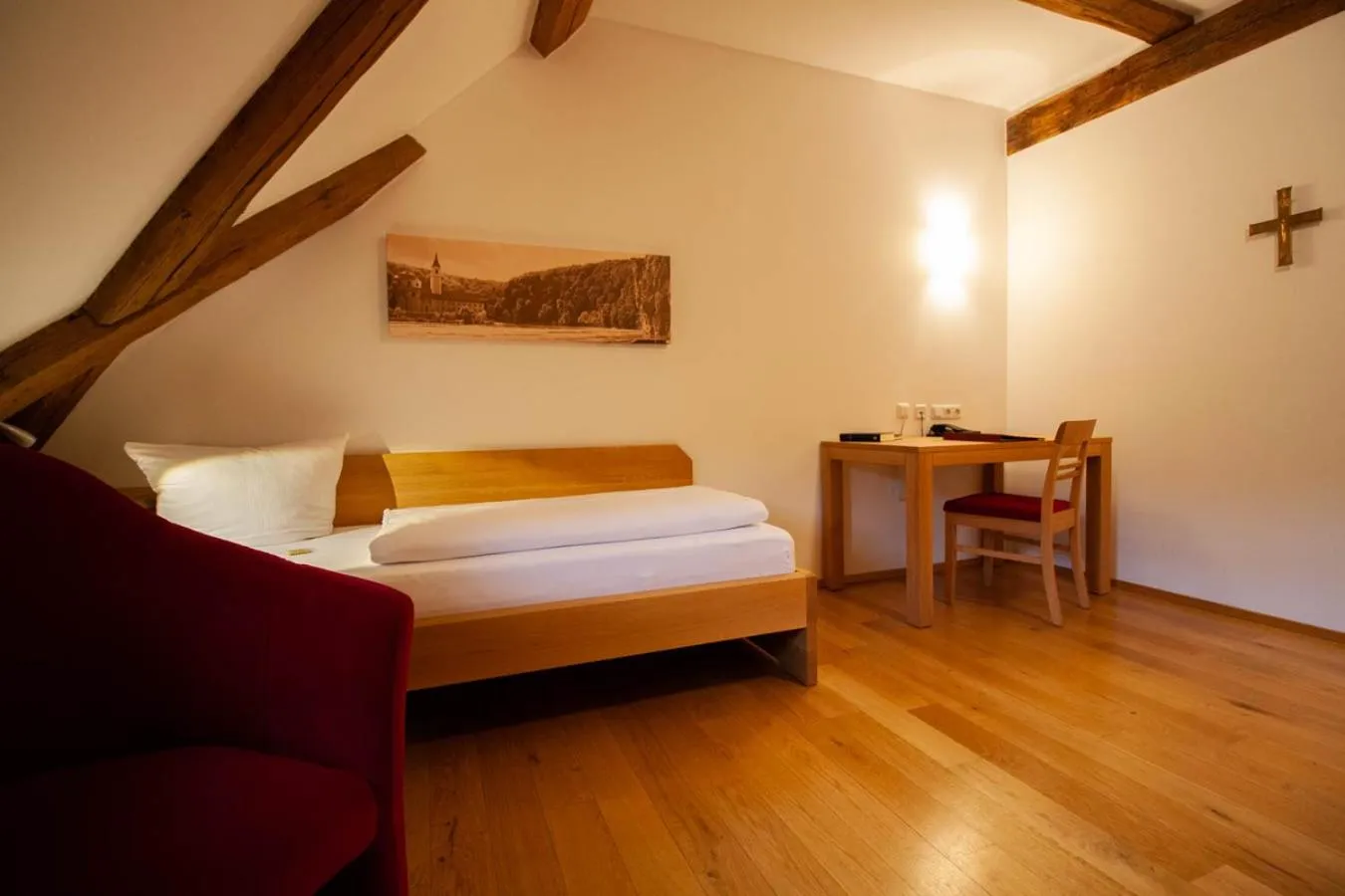 Bed in Gästehaus St. Georg - Weltenburger Klosterbetriebe GmbH