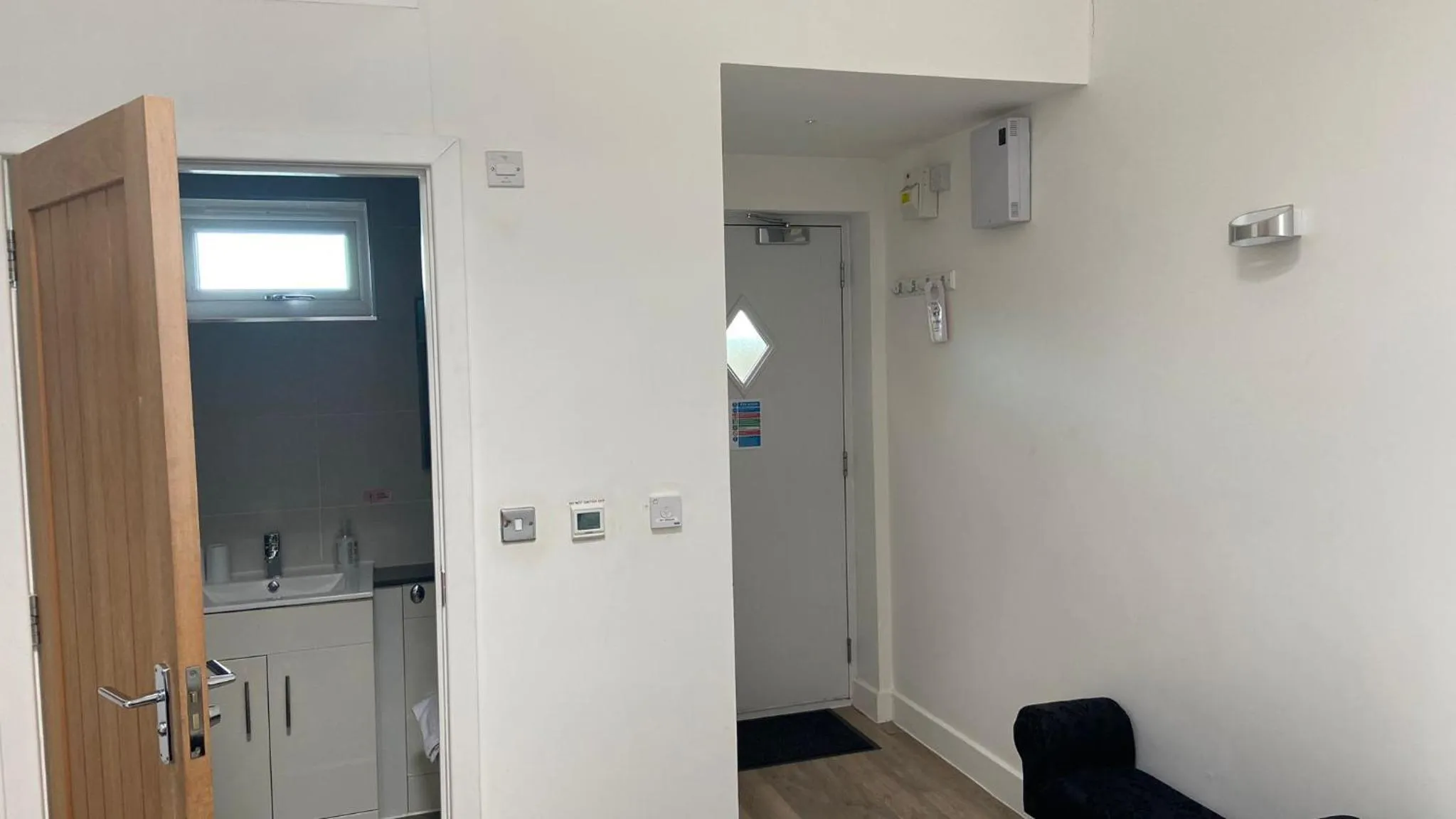 Shower in Deepcut Lodge Bed & Breakfast Self Service