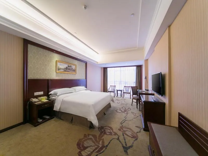 Bed in Vienna Classic Hotel Shizhongshan Avenue