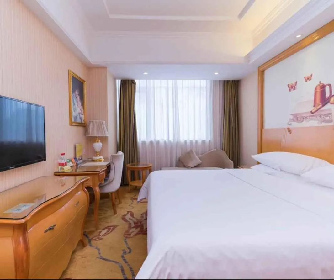 Bed in Vienna Hotel Shenzhen Baoneng City Plaza