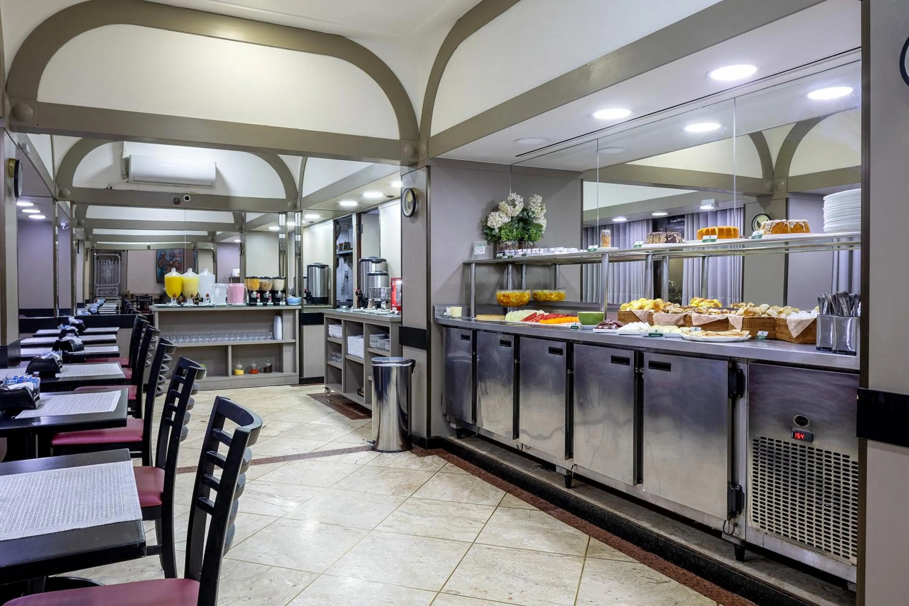 Buffet breakfast in Hotel Nacional Inn Belo Horizonte