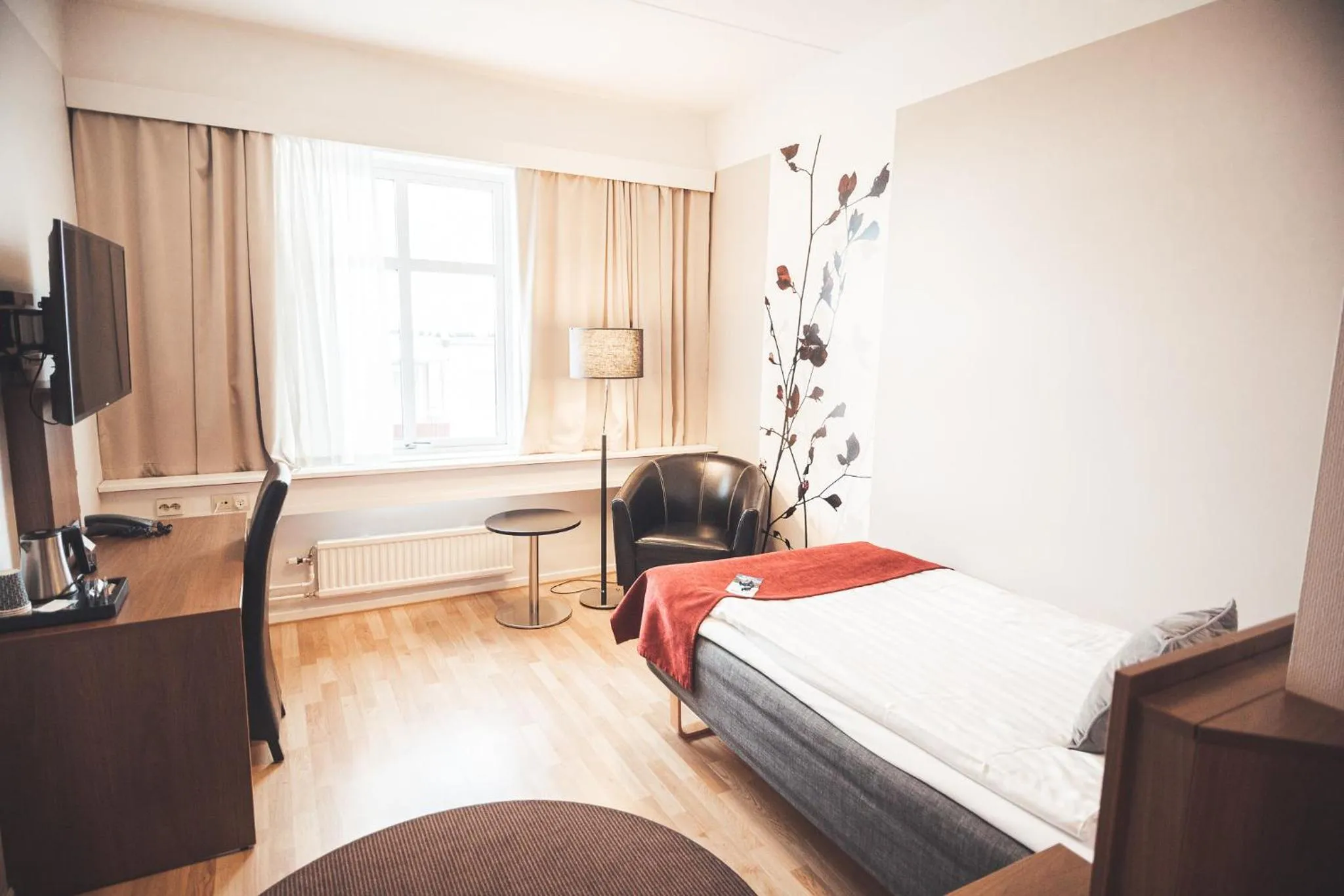 Photo of the whole room, Bed in Best Western Hotel Statt Katrineholm