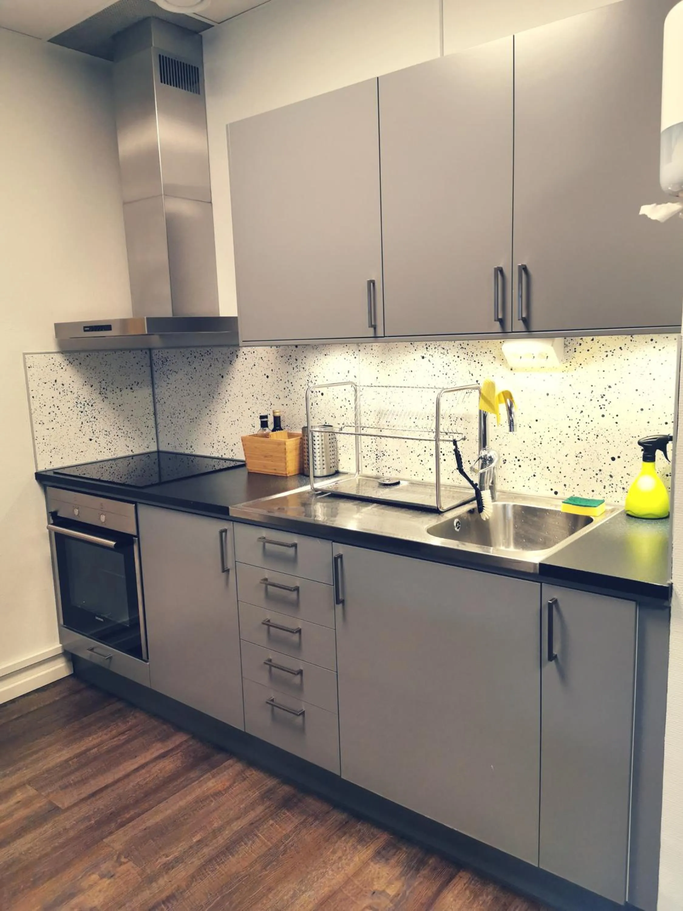 Kitchen or kitchenette in Hostel Snoozemore