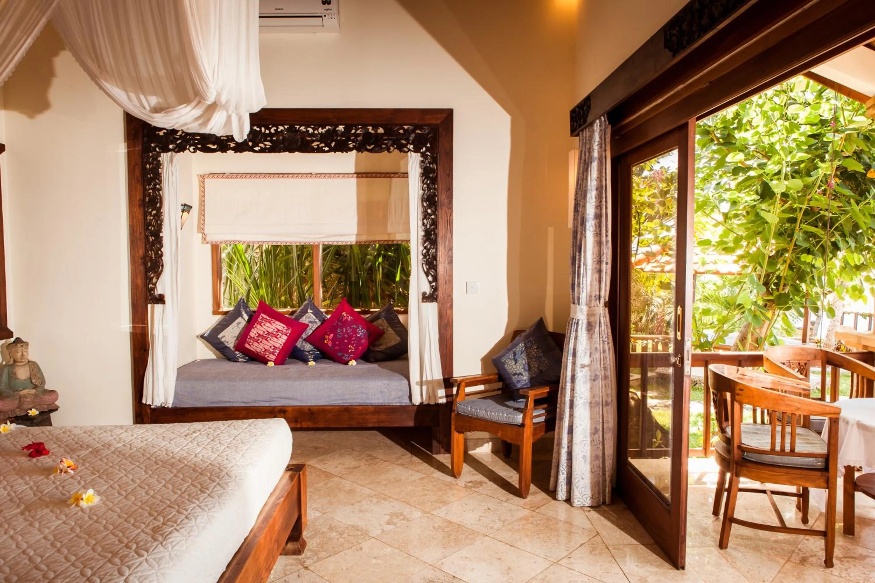 Balcony/Terrace, Bed in Blue Moon Villas Resort