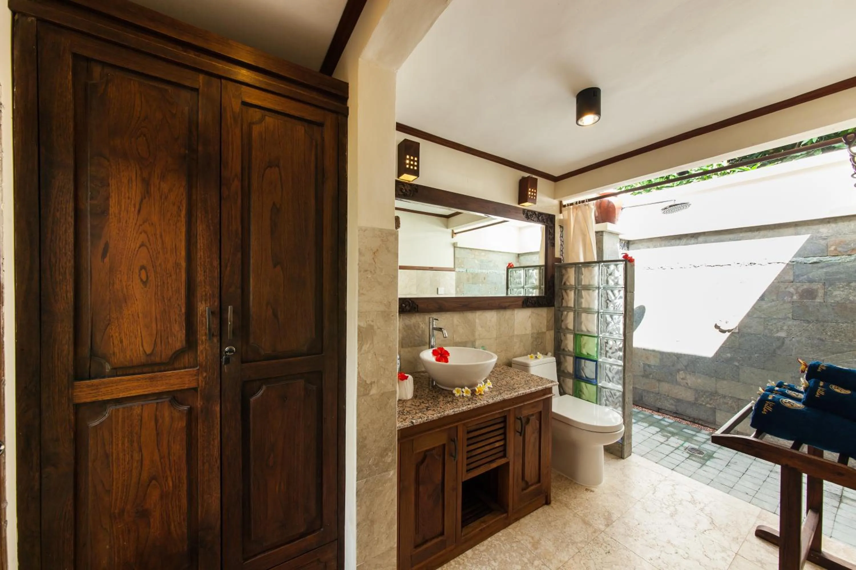 Shower in Blue Moon Villas Resort