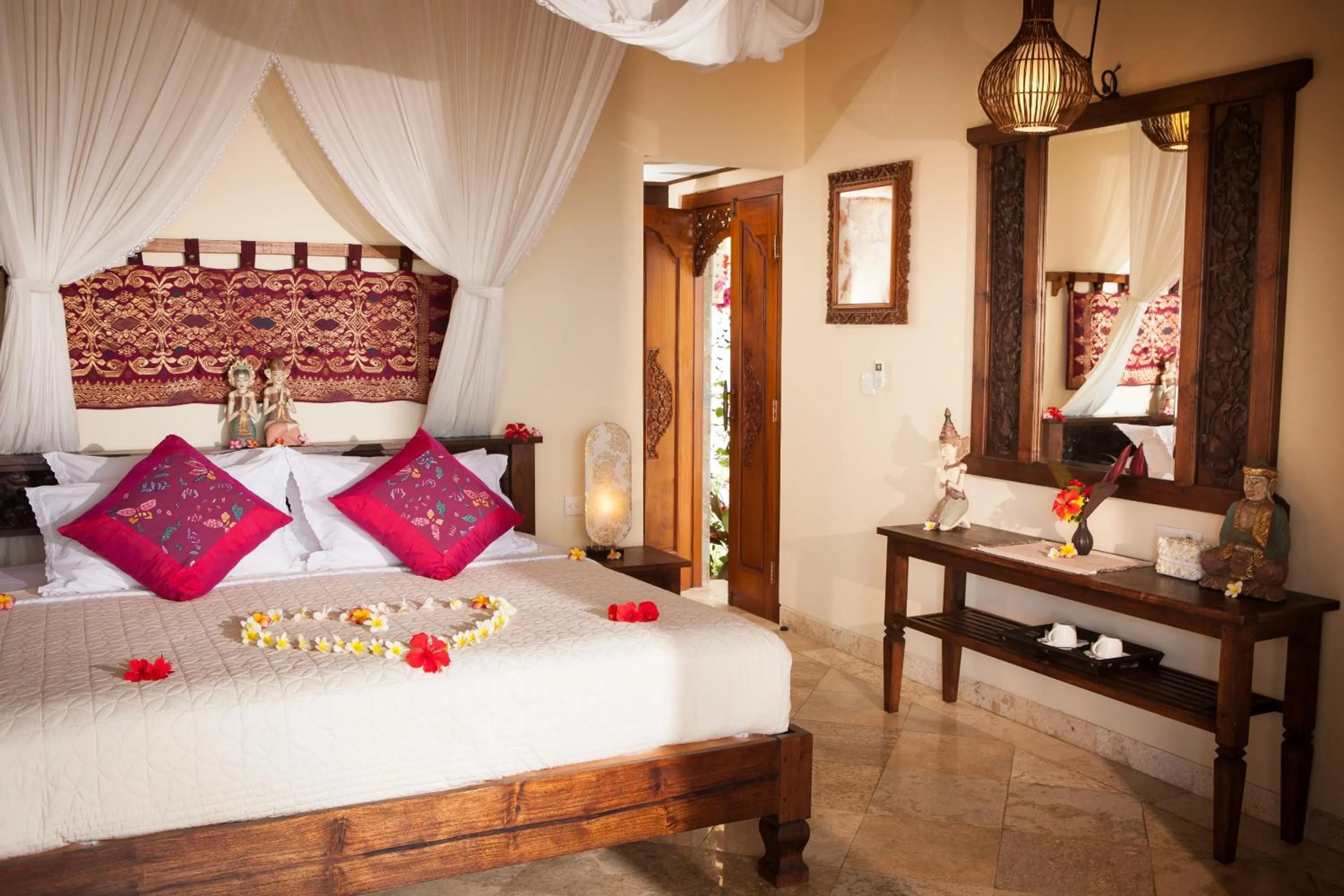 Decorative detail, Bed in Blue Moon Villas Resort