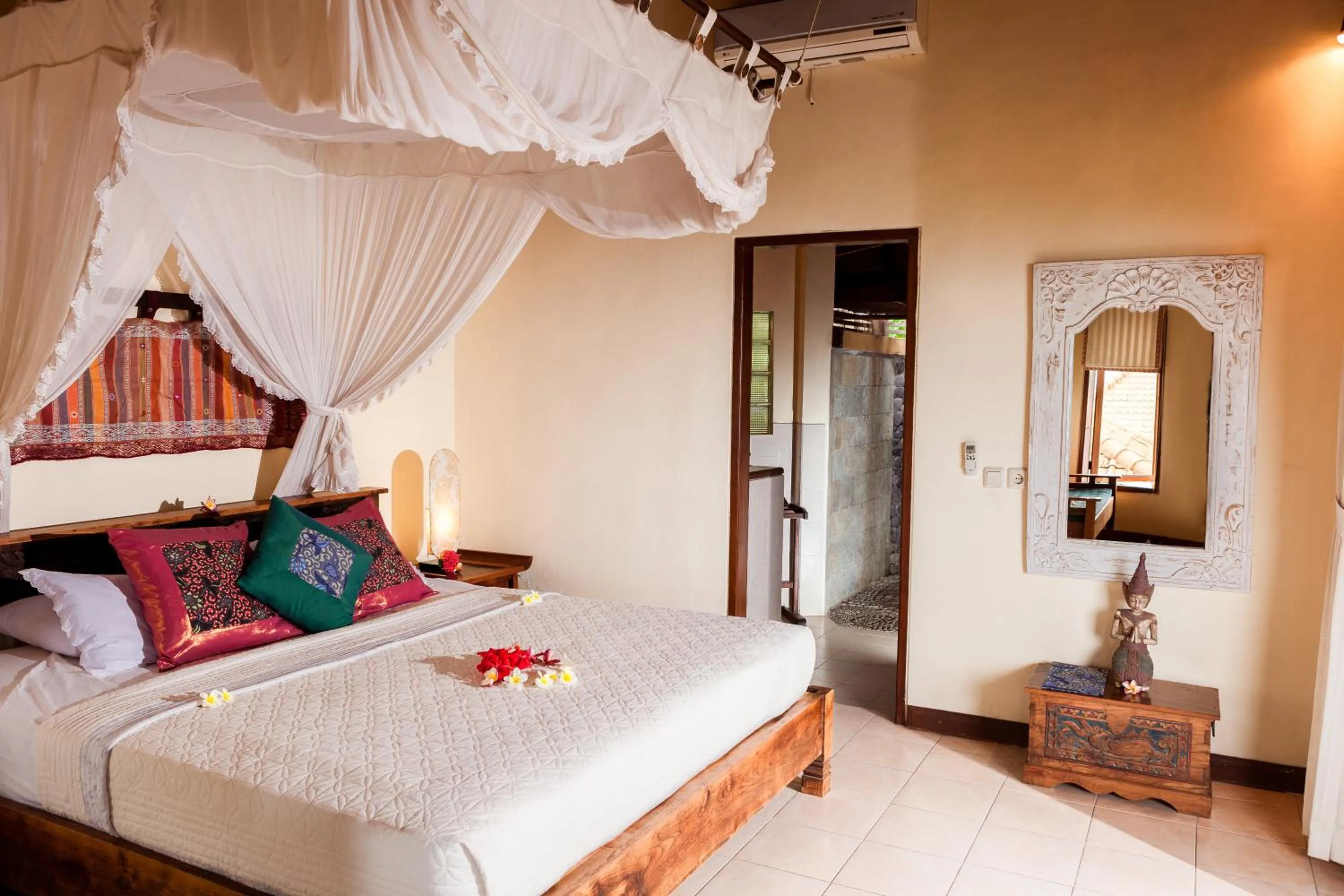 Photo of the whole room, Bed in Blue Moon Villas Resort