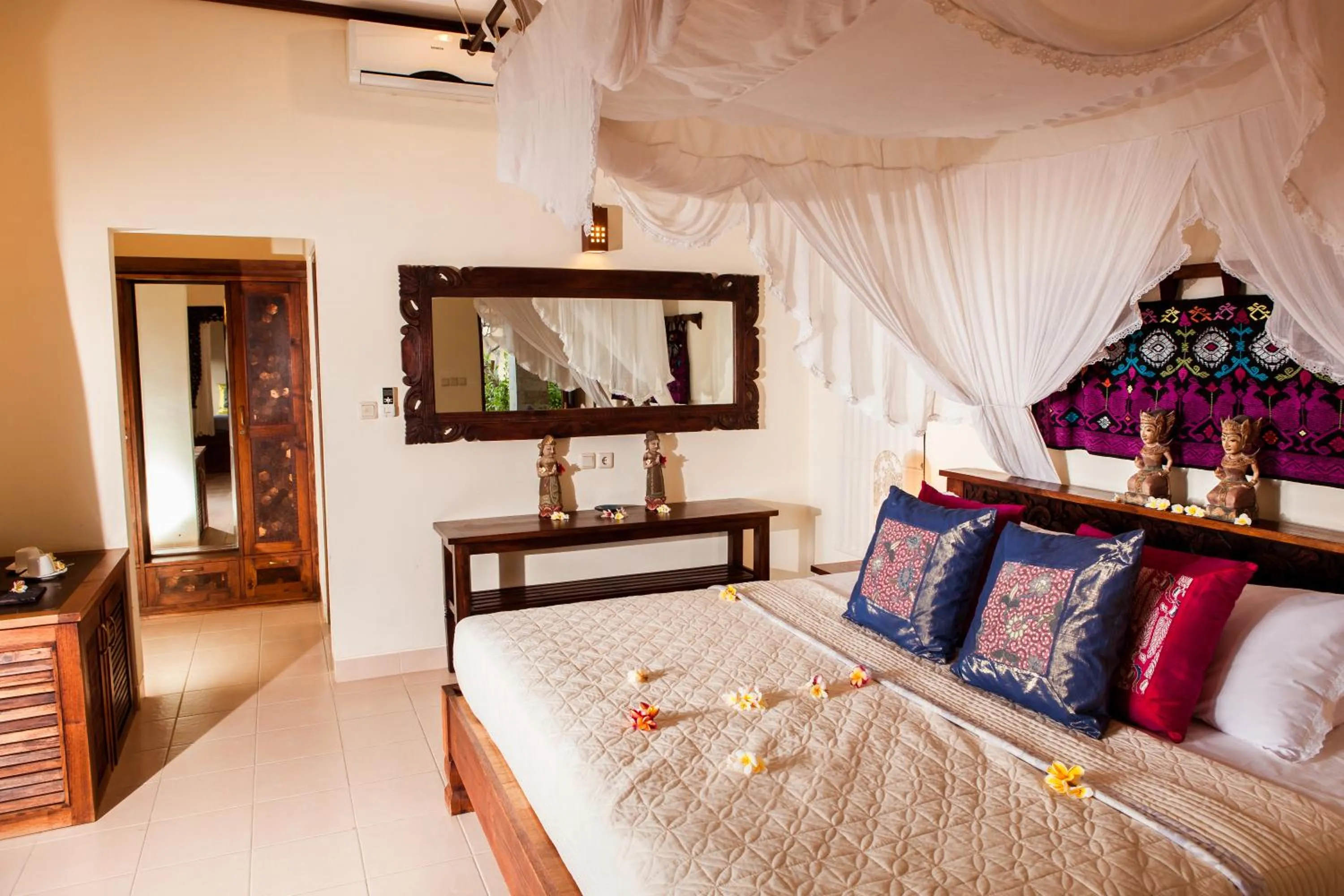 Photo of the whole room, Bed in Blue Moon Villas Resort