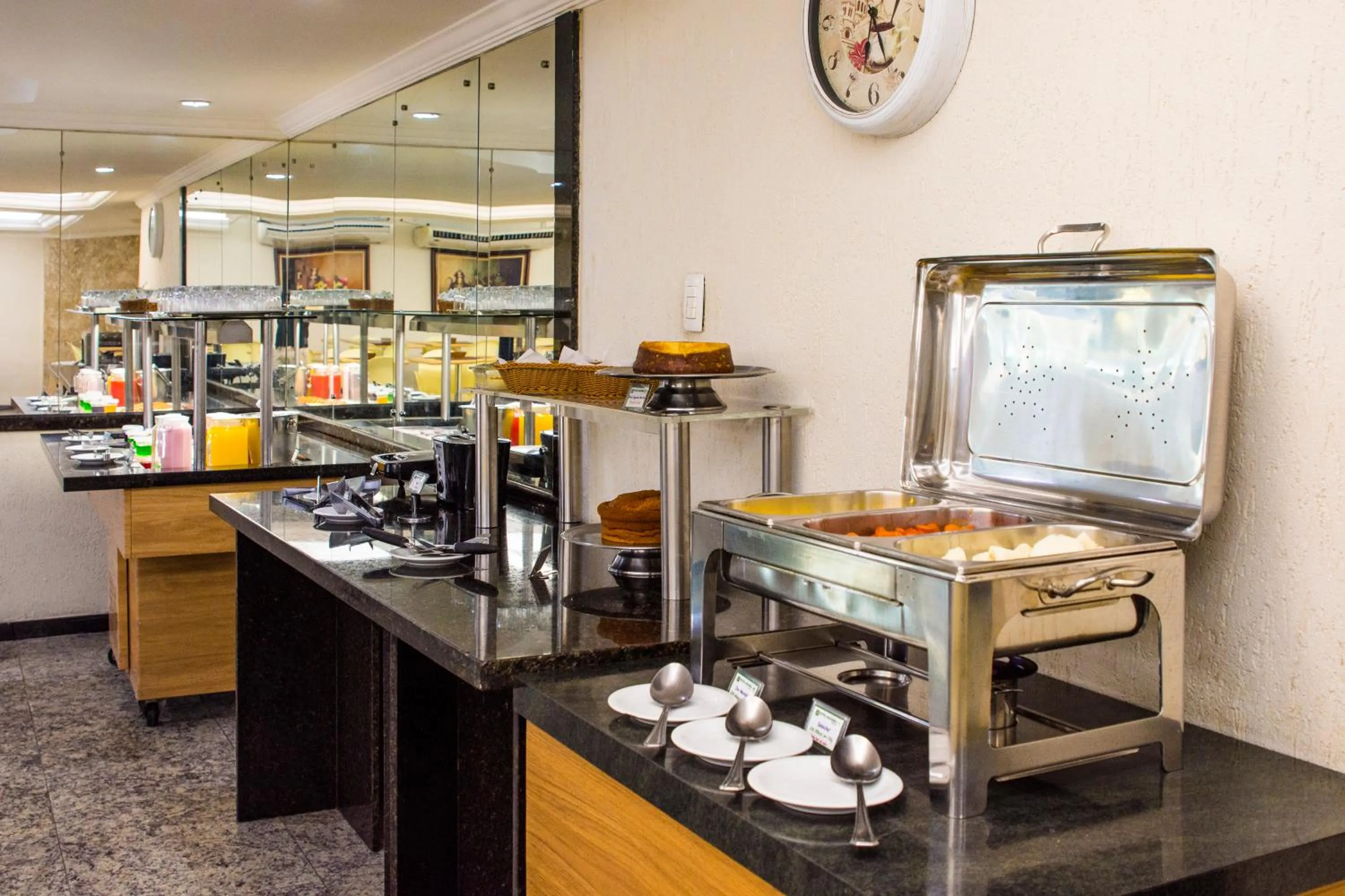 Buffet breakfast in Hotel Nacional Inn Recife Aeroporto
