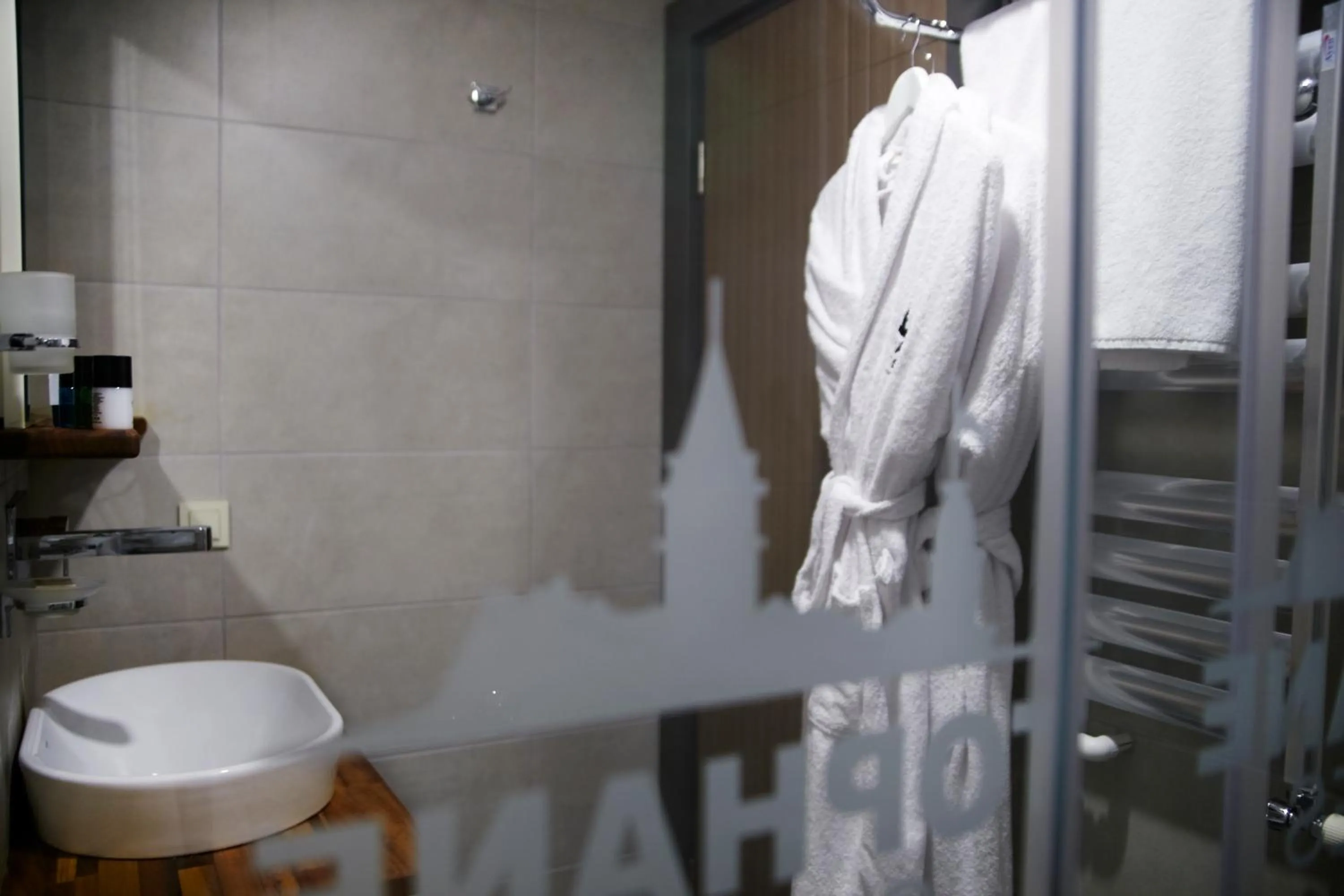 Shower in Tophane Suites