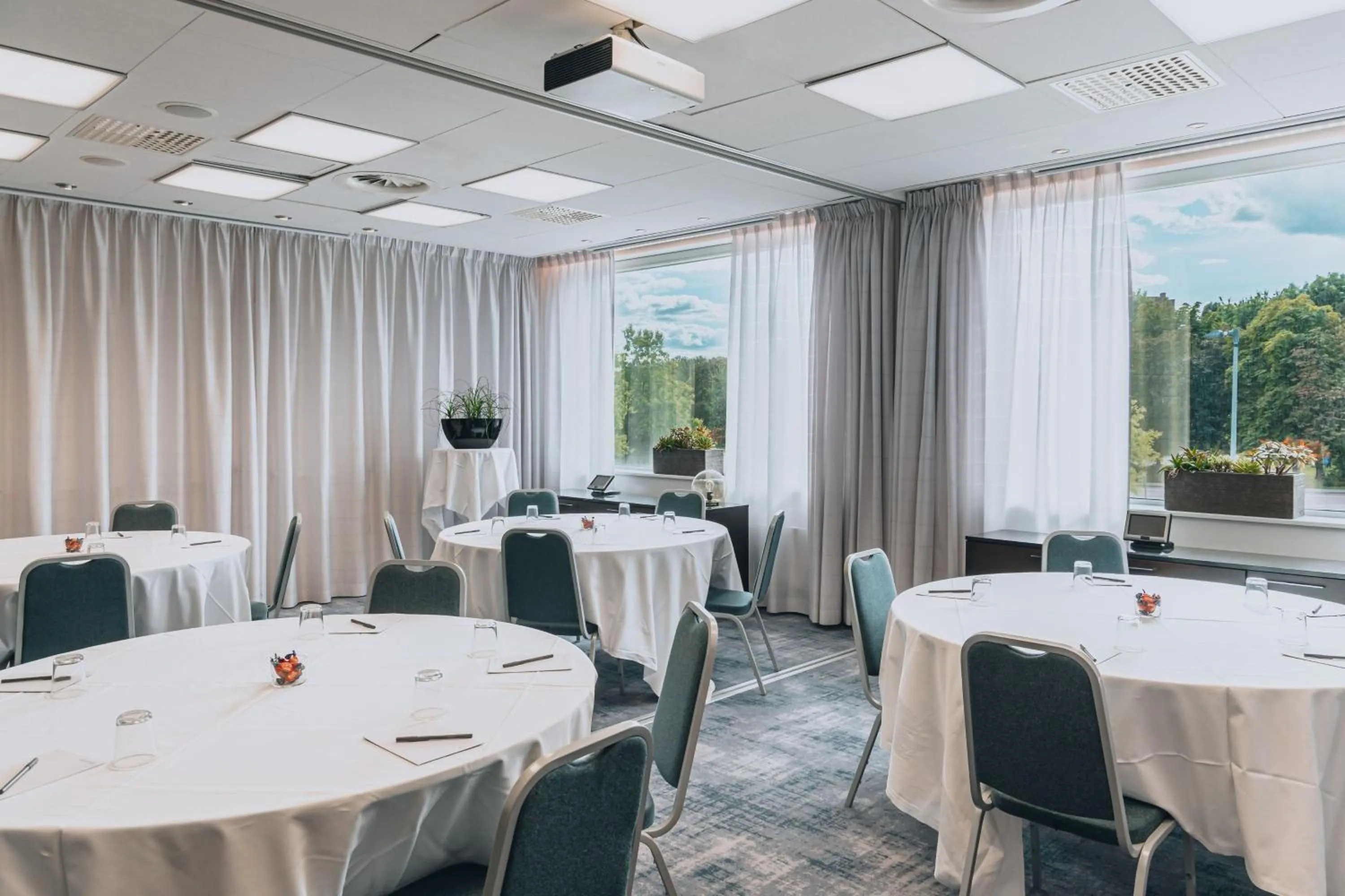 Lounge or bar in Courtyard by Marriott Stockholm Kungsholmen