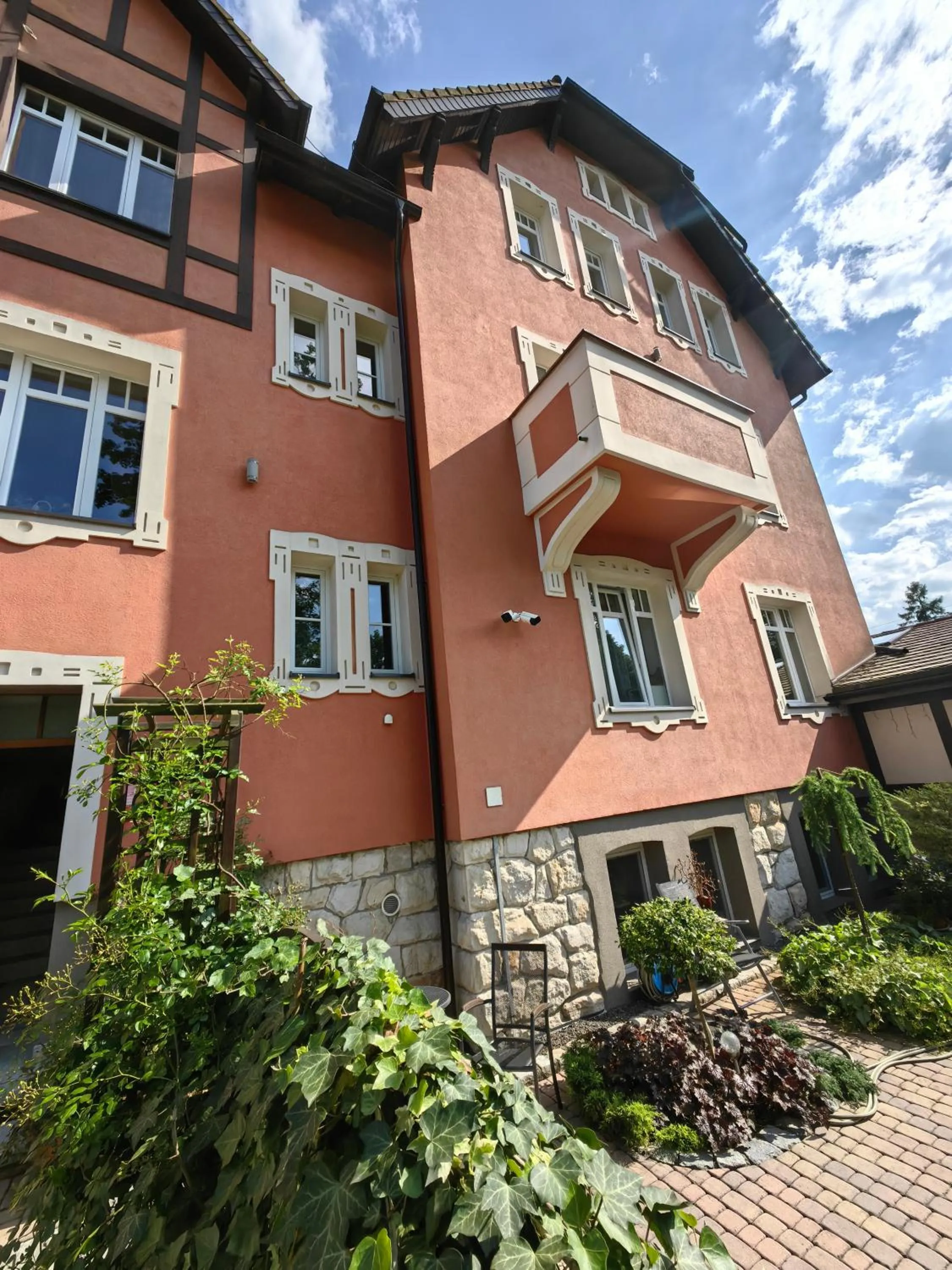 Property building in Willa San Remo