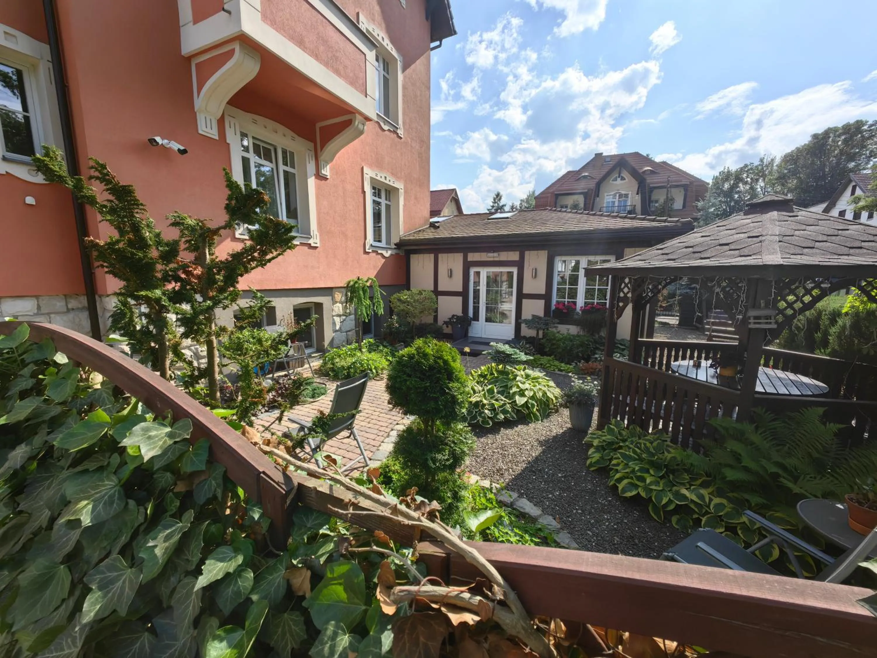 Property building in Willa San Remo