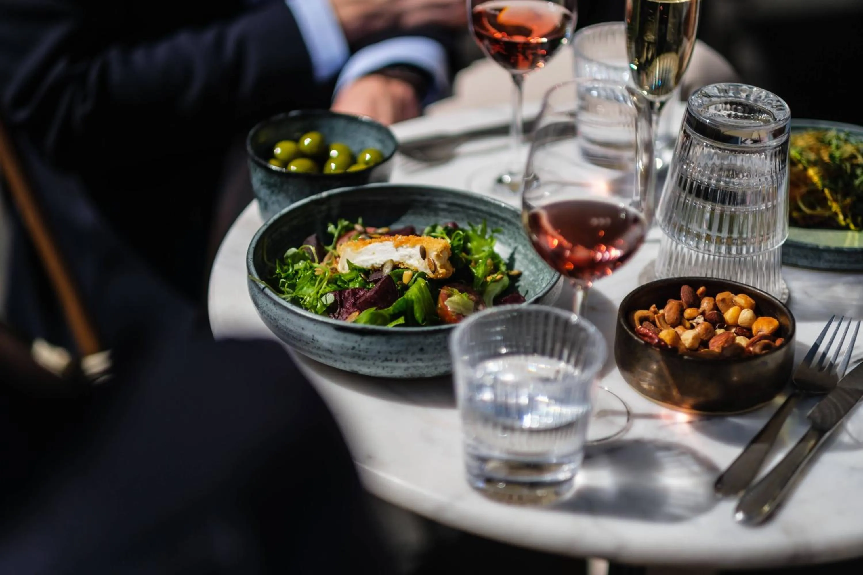 Restaurant/places to eat in Hotel Flora