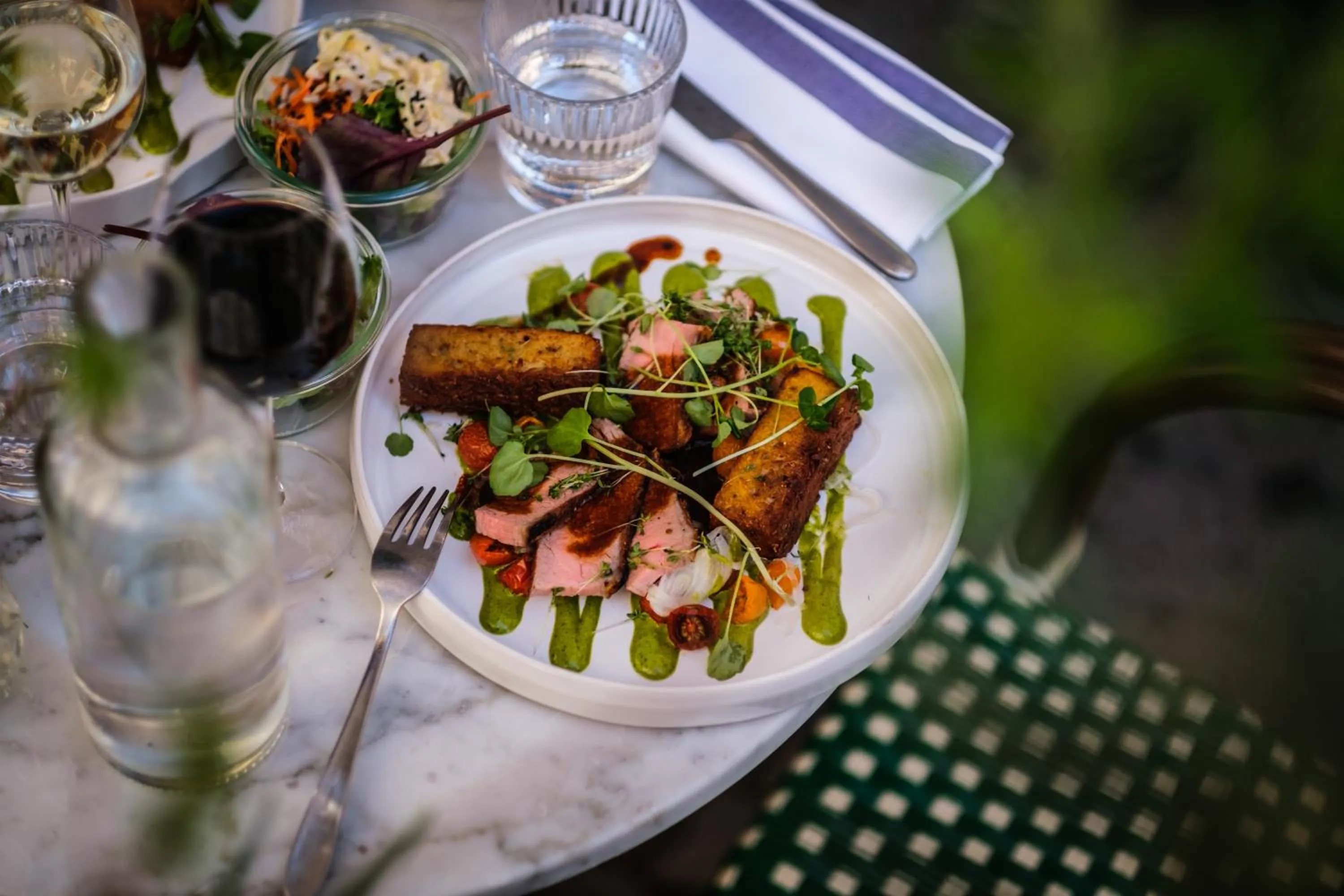 Restaurant/places to eat in Hotel Flora